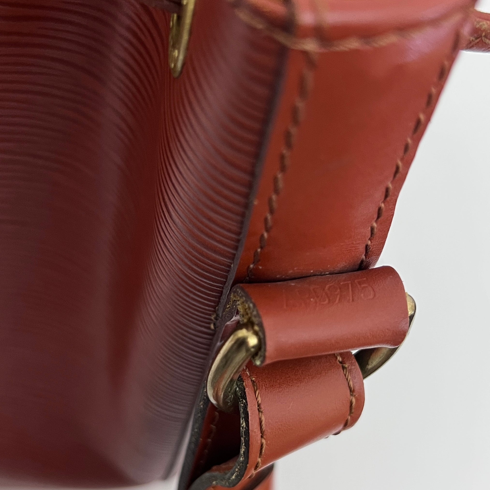 Sac LOUIS VUITTON Noé Petit cuir épi marron