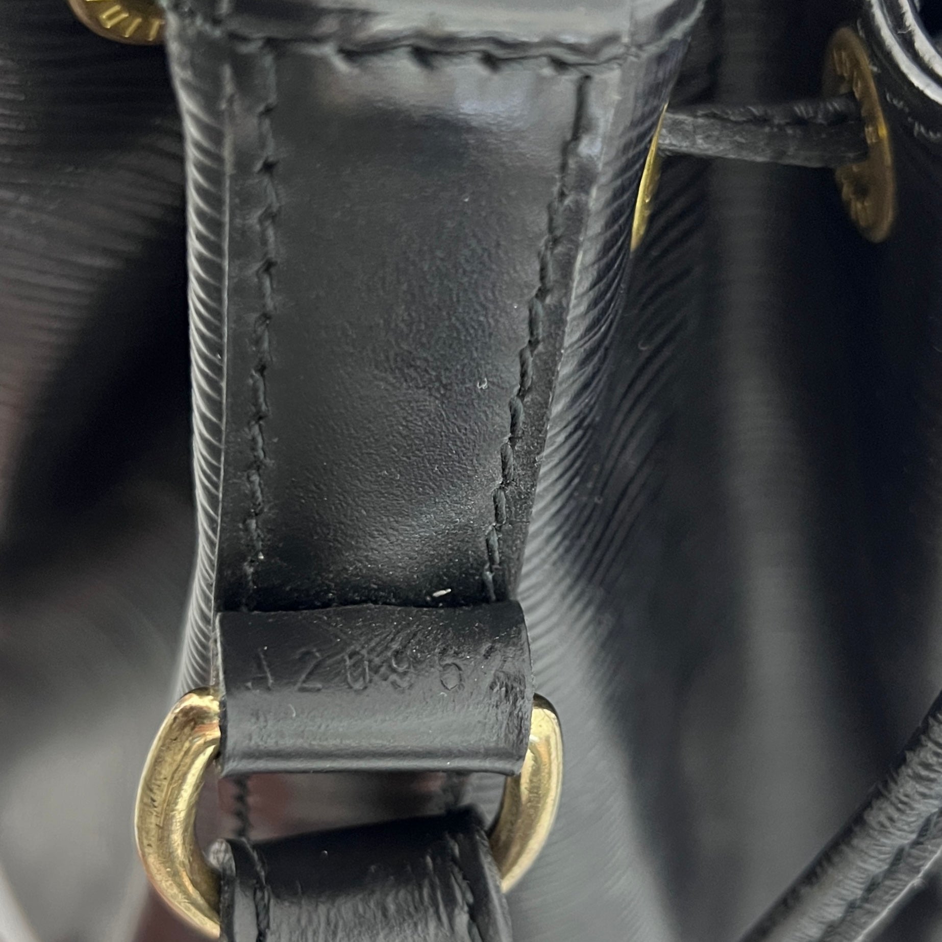 Sac LOUIS VUITTON Noé Petit cuir épi noir