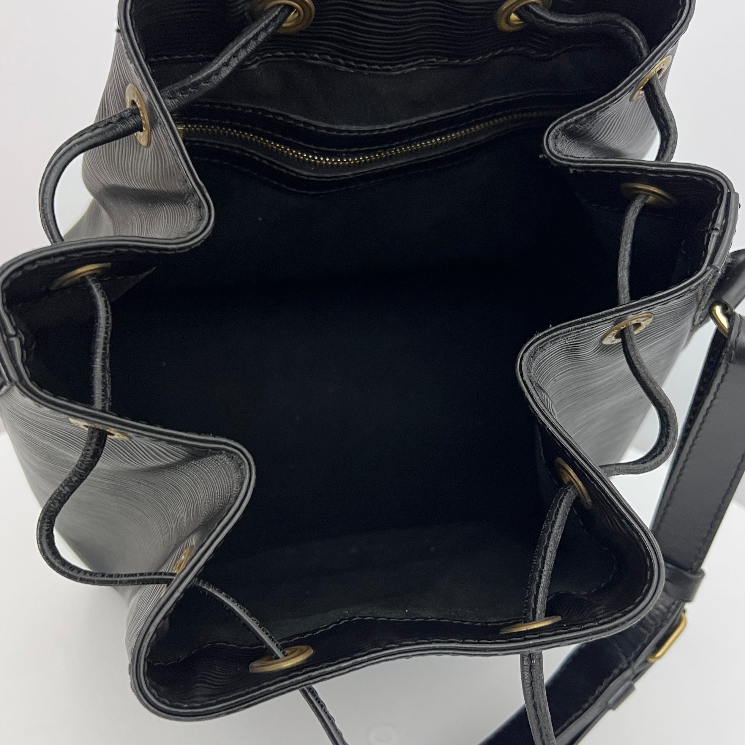 Sac LOUIS VUITTON Noé Petit cuir épi noir
