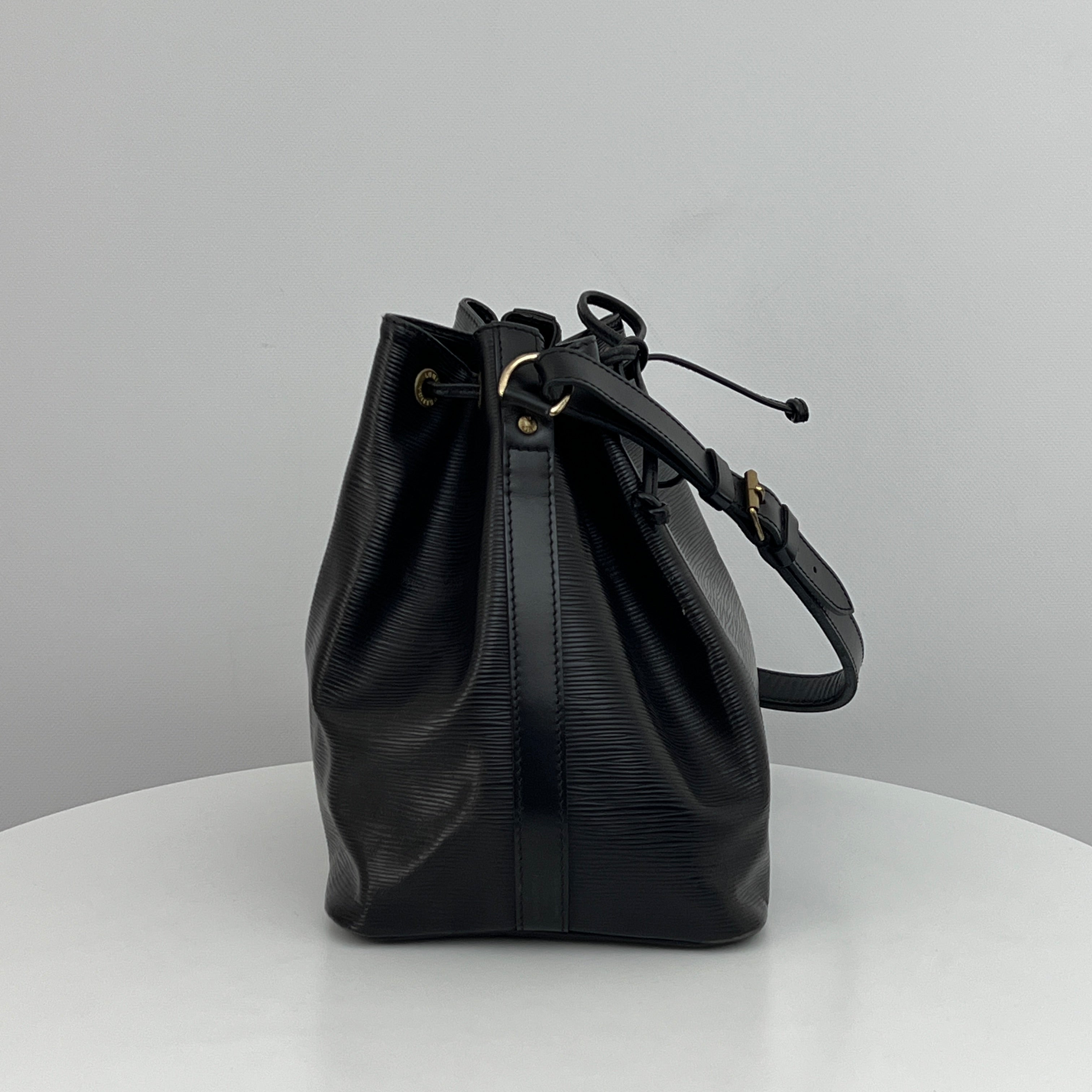 Sac LOUIS VUITTON Noé Petit cuir épi noir