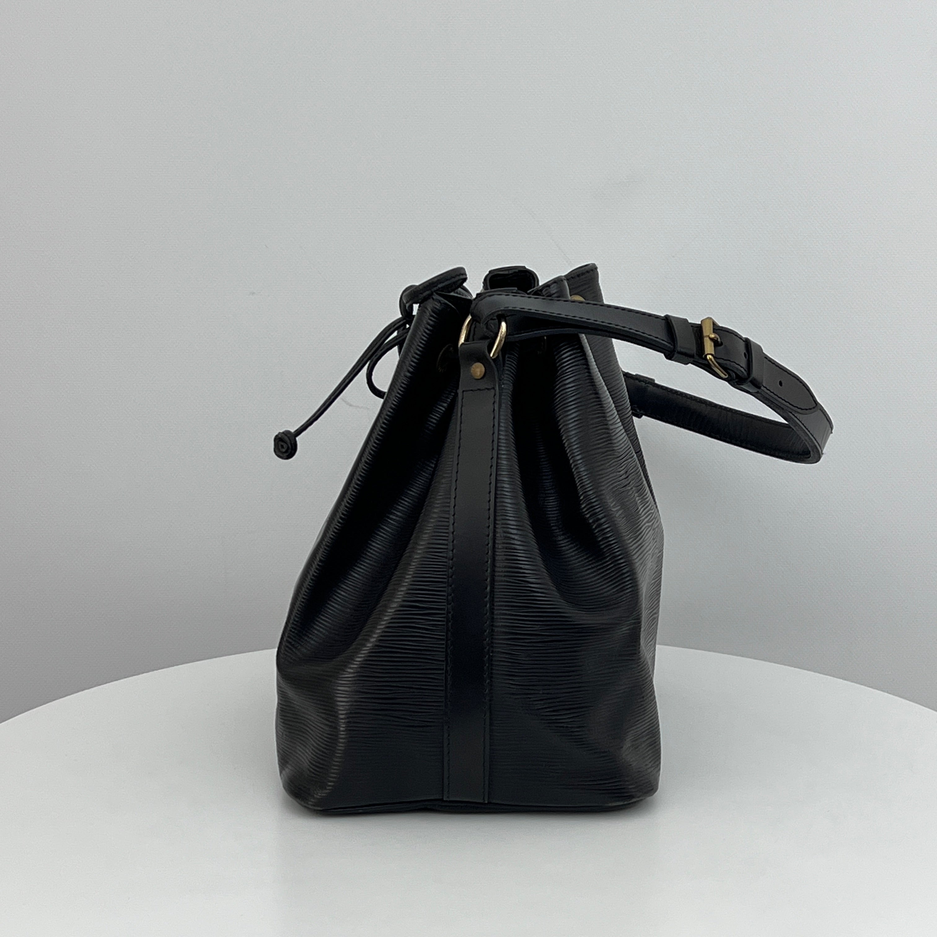 Sac LOUIS VUITTON Noé Petit cuir épi noir