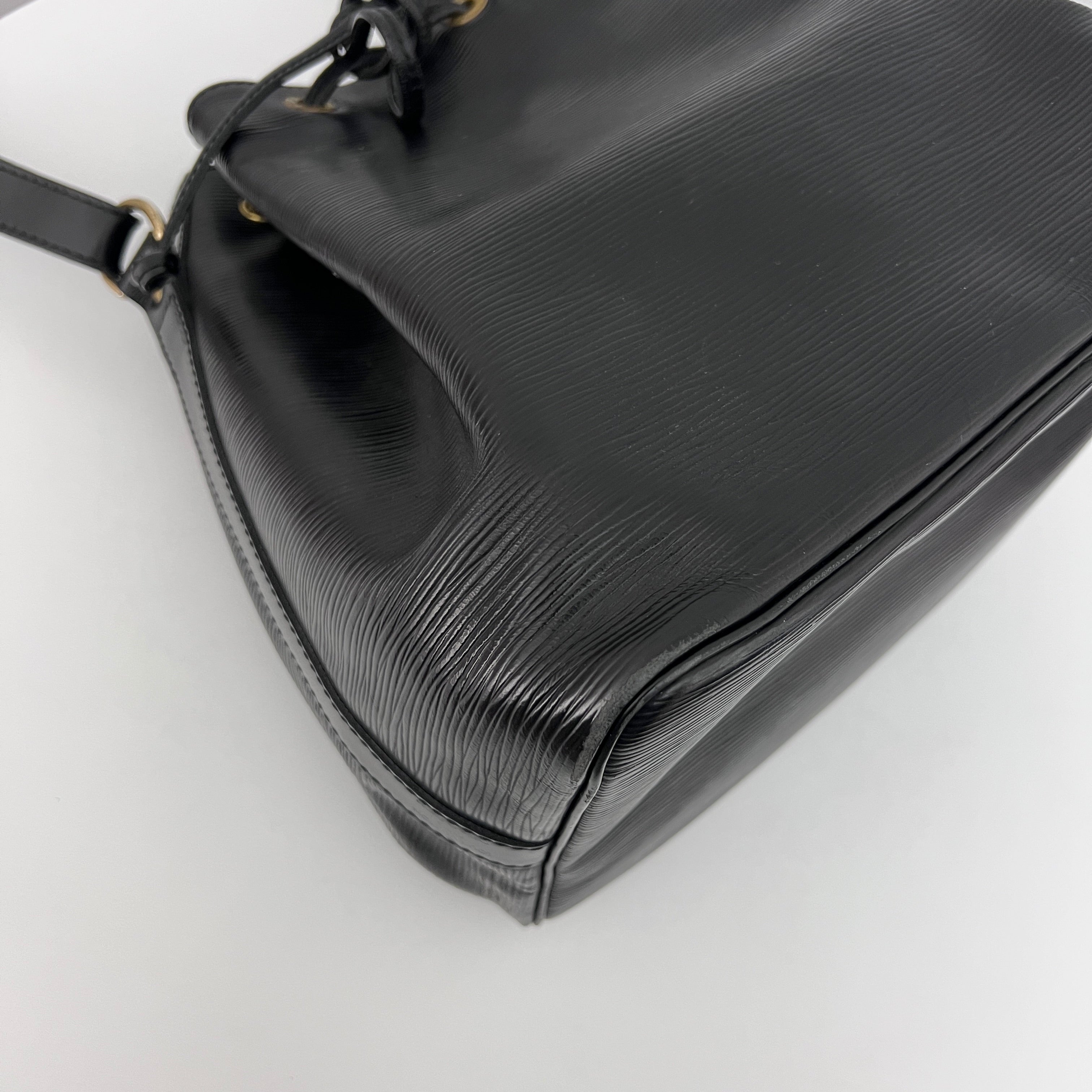 Sac LOUIS VUITTON Noé Petit cuir épi noir