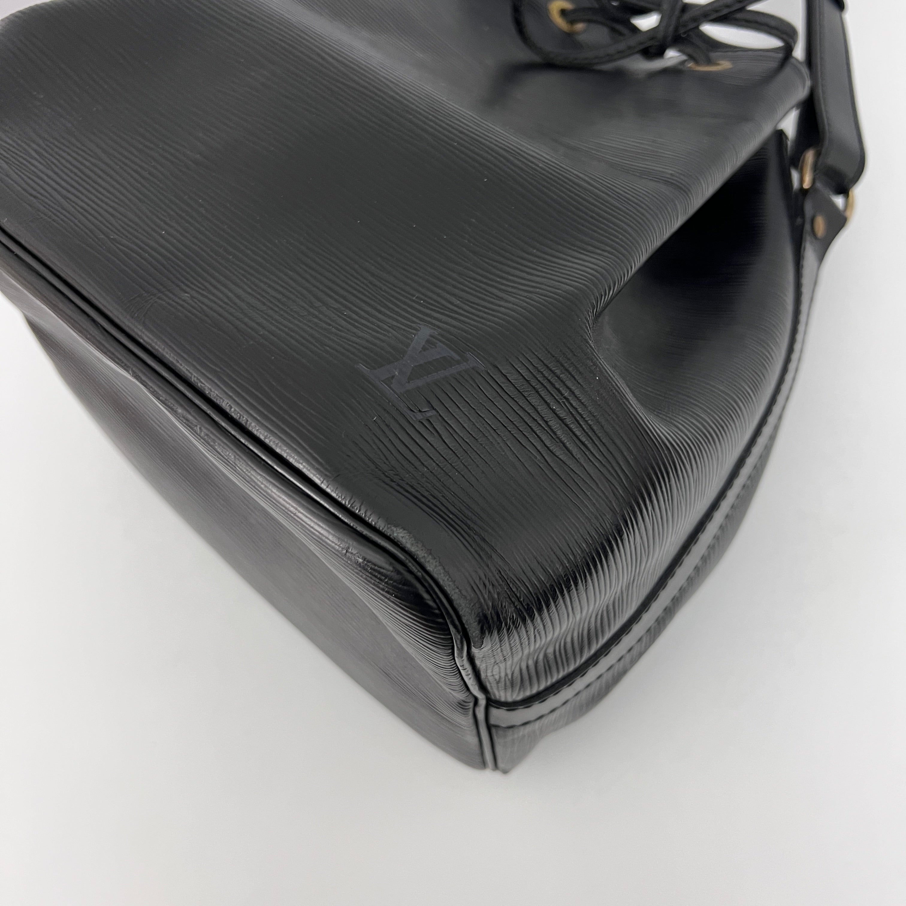Sac LOUIS VUITTON Noé Petit cuir épi noir
