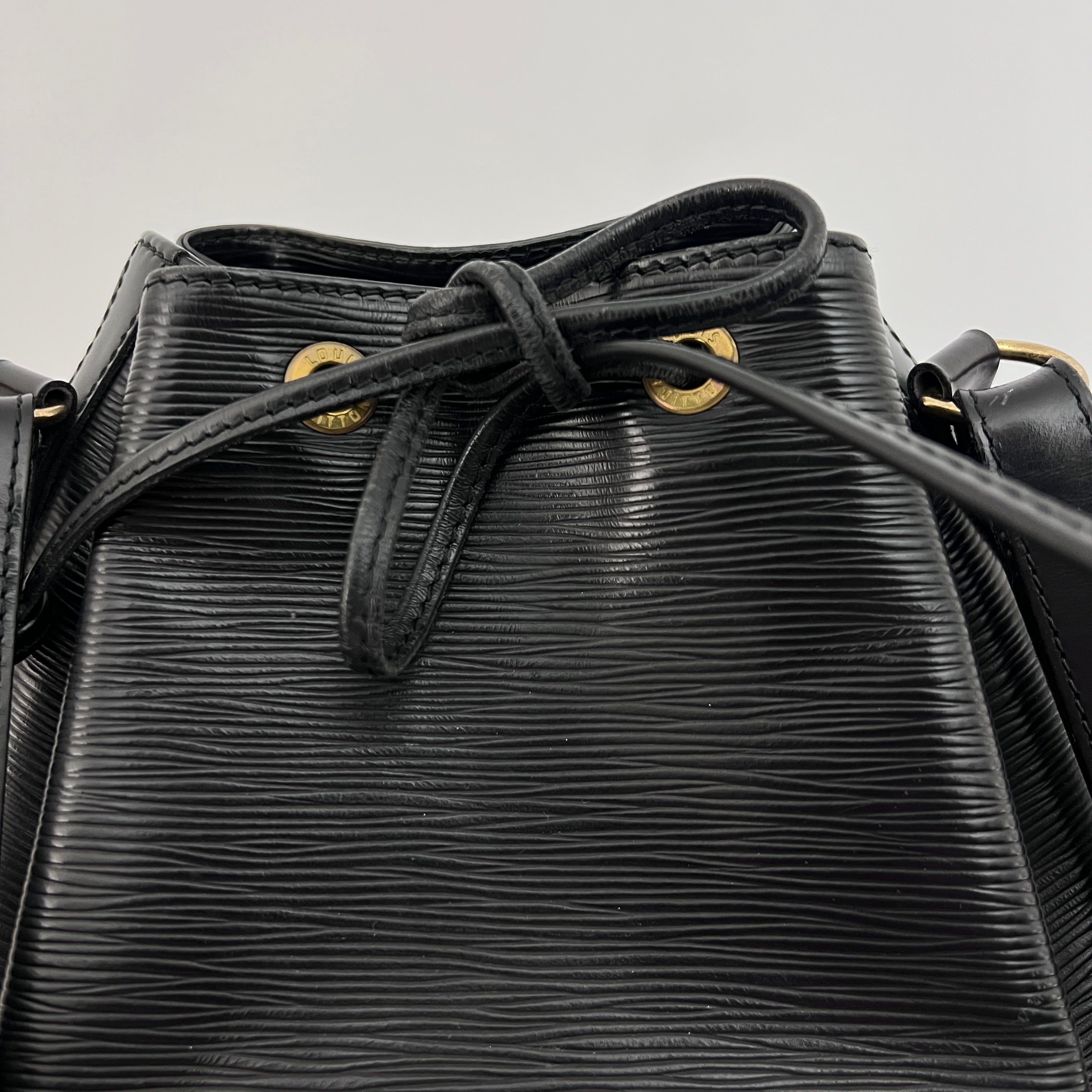 Sac LOUIS VUITTON Noé Petit cuir épi noir