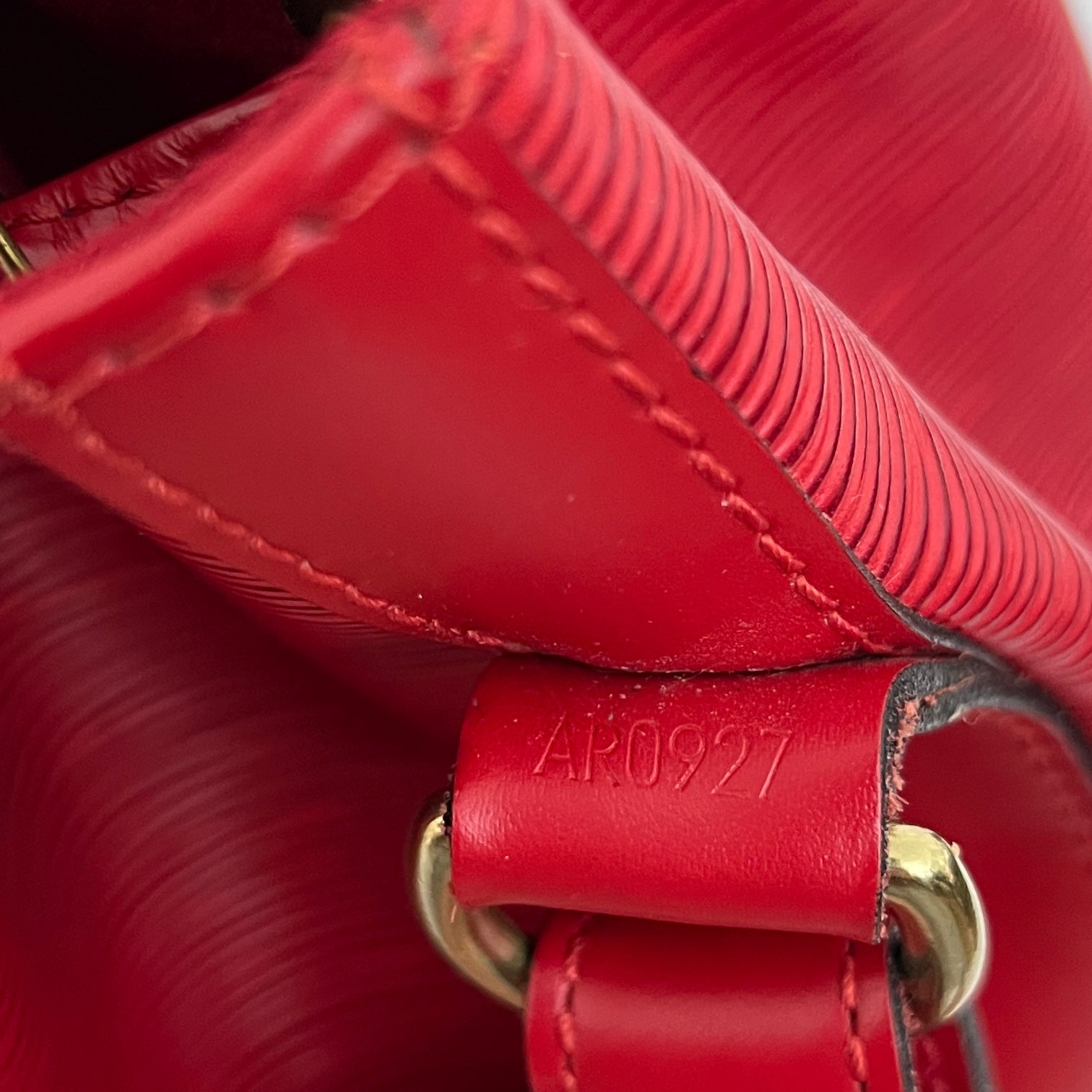 Sac LOUIS VUITTON Noé Petit cuir épi rouge