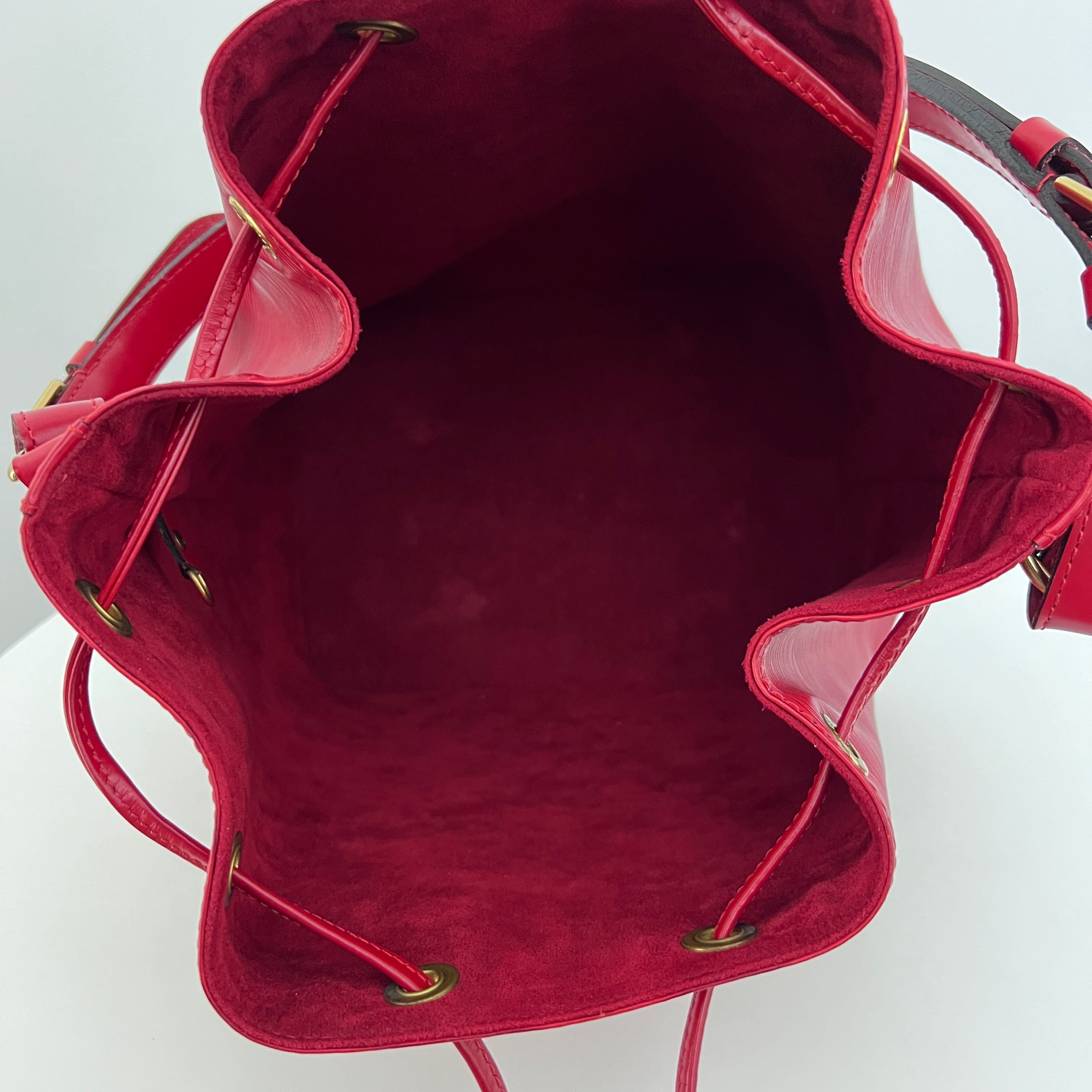 Sac LOUIS VUITTON Noé Petit cuir épi rouge