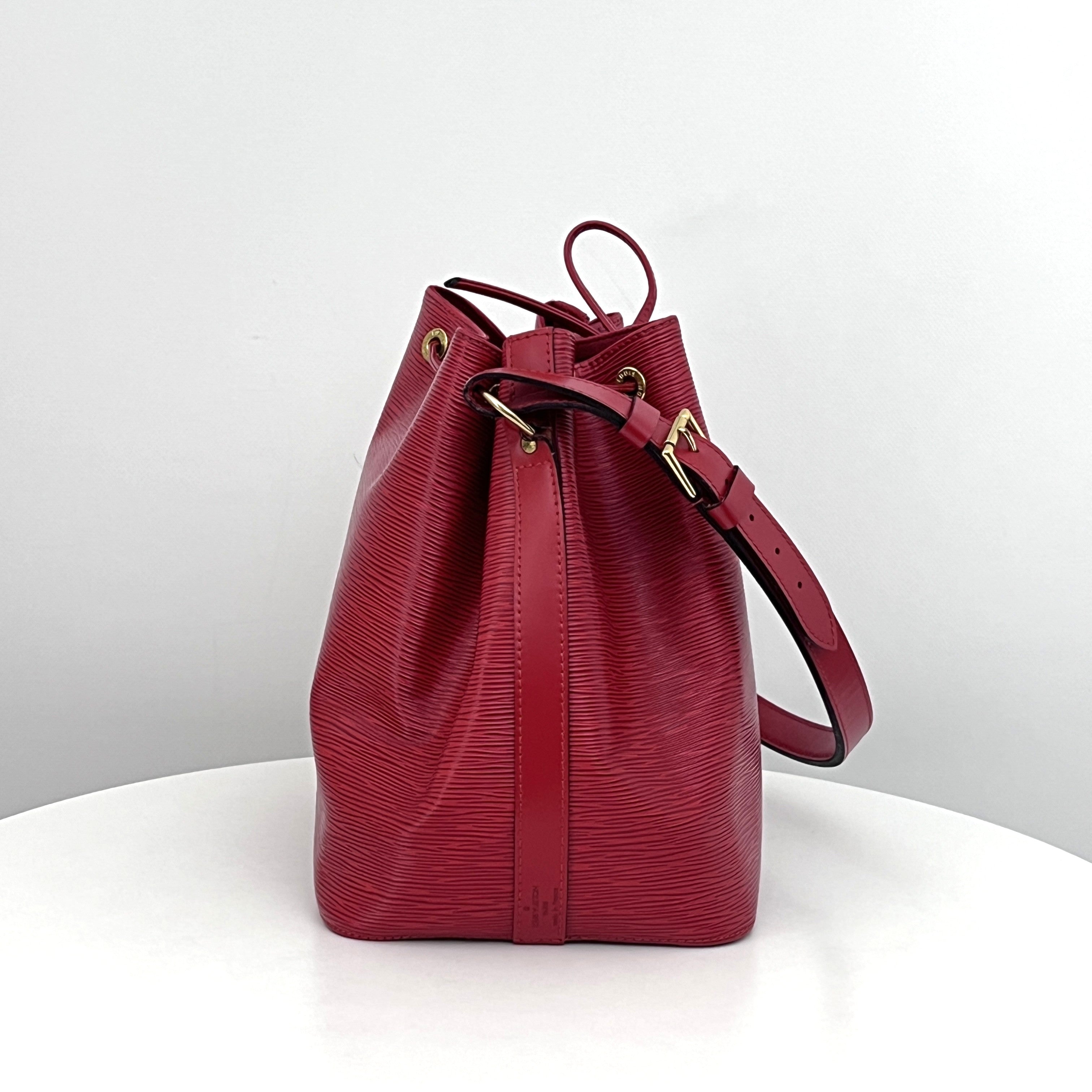 Sac LOUIS VUITTON Noé Petit cuir épi rouge