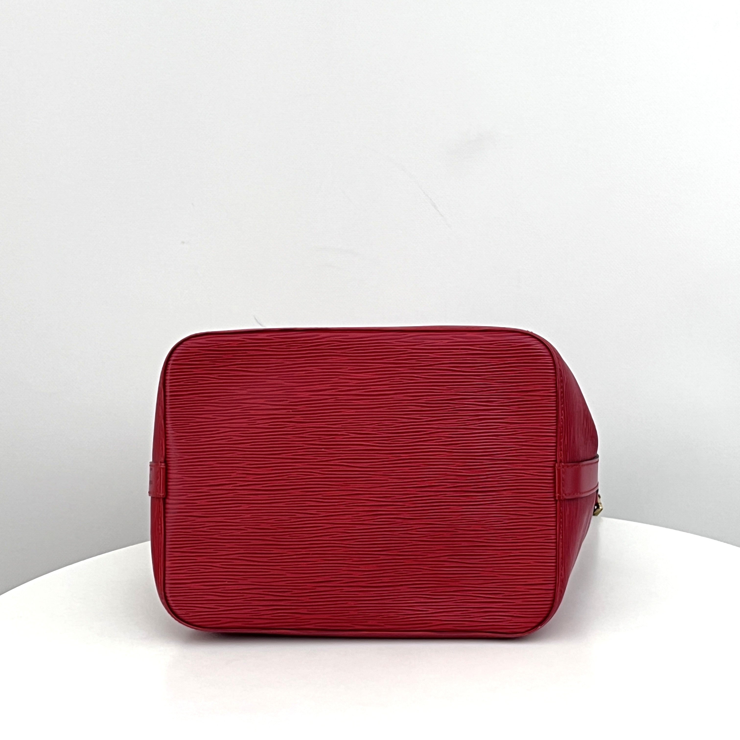 Sac LOUIS VUITTON Noé Petit cuir épi rouge