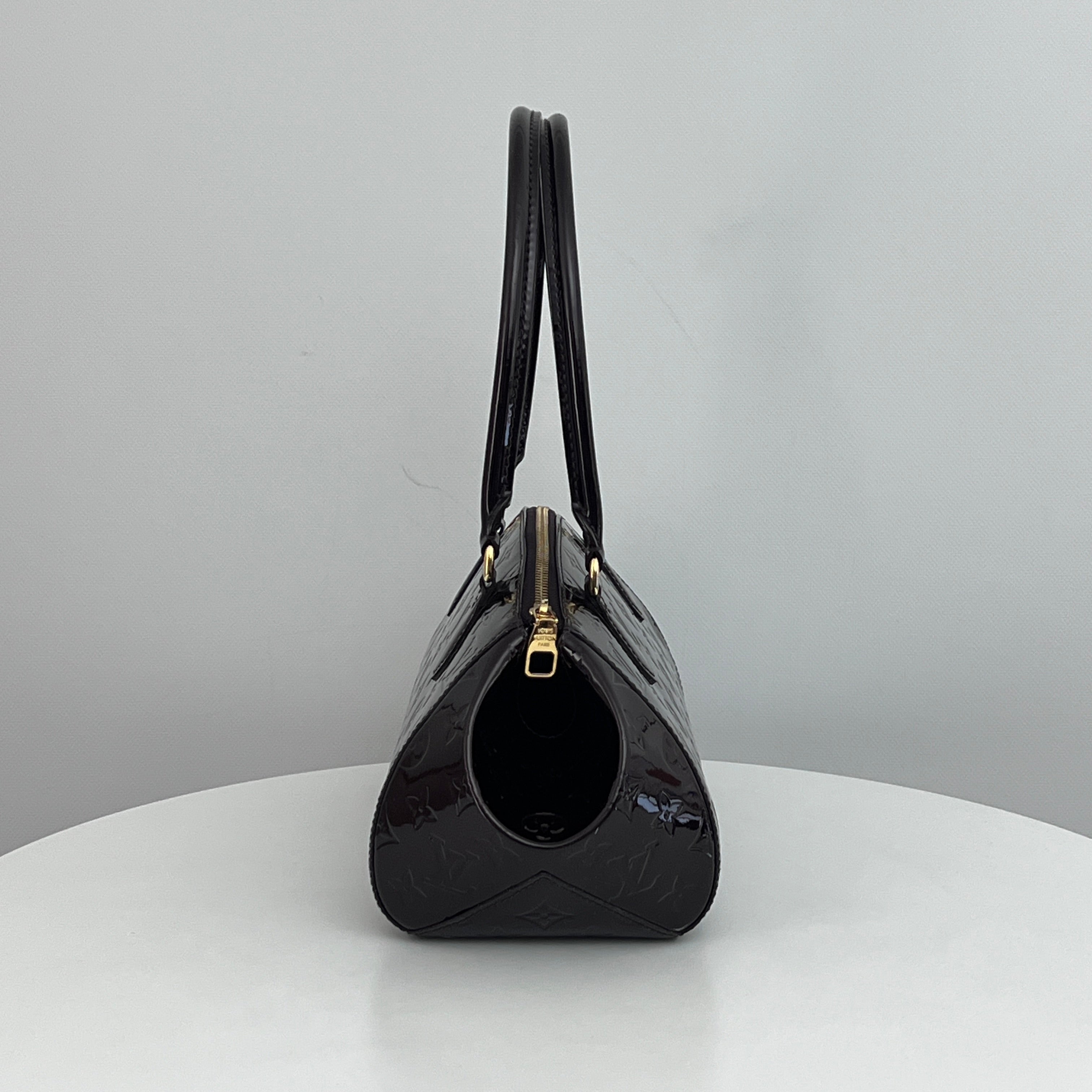 Sac LOUIS VUITTON Sherwood cuir verni violet