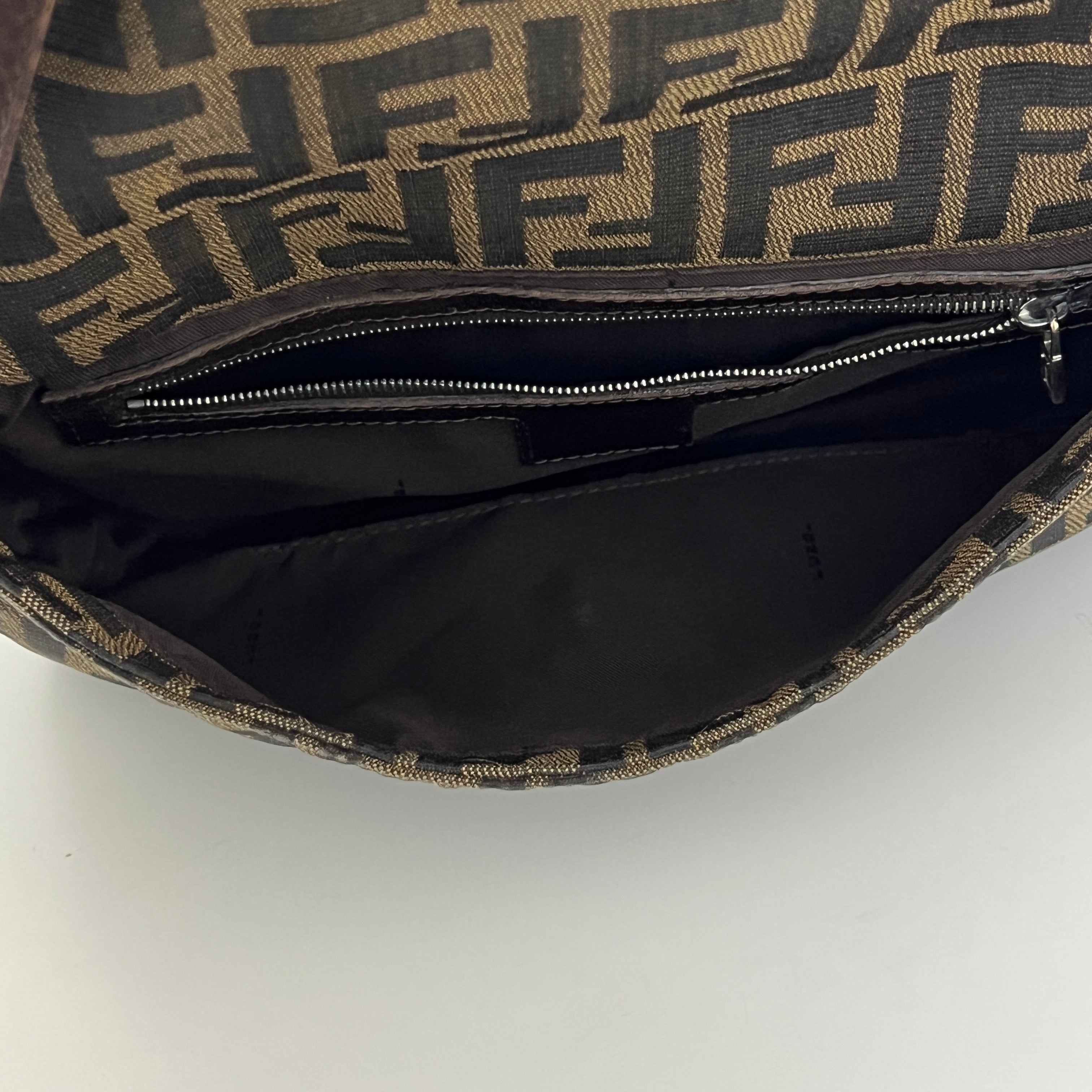 FENDI Baguette handbag in brown canvas and leather
