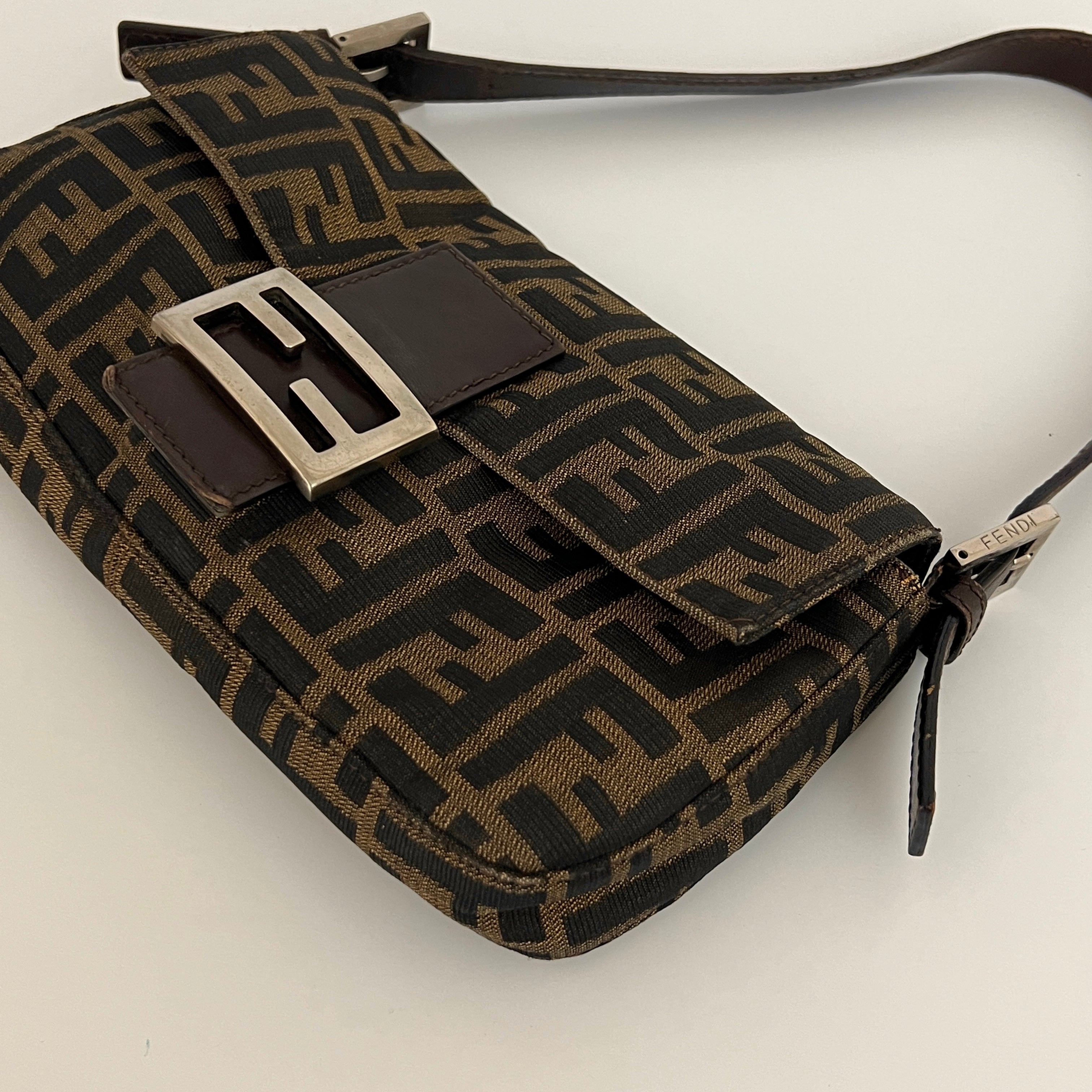 FENDI Baguette handbag in brown canvas and leather