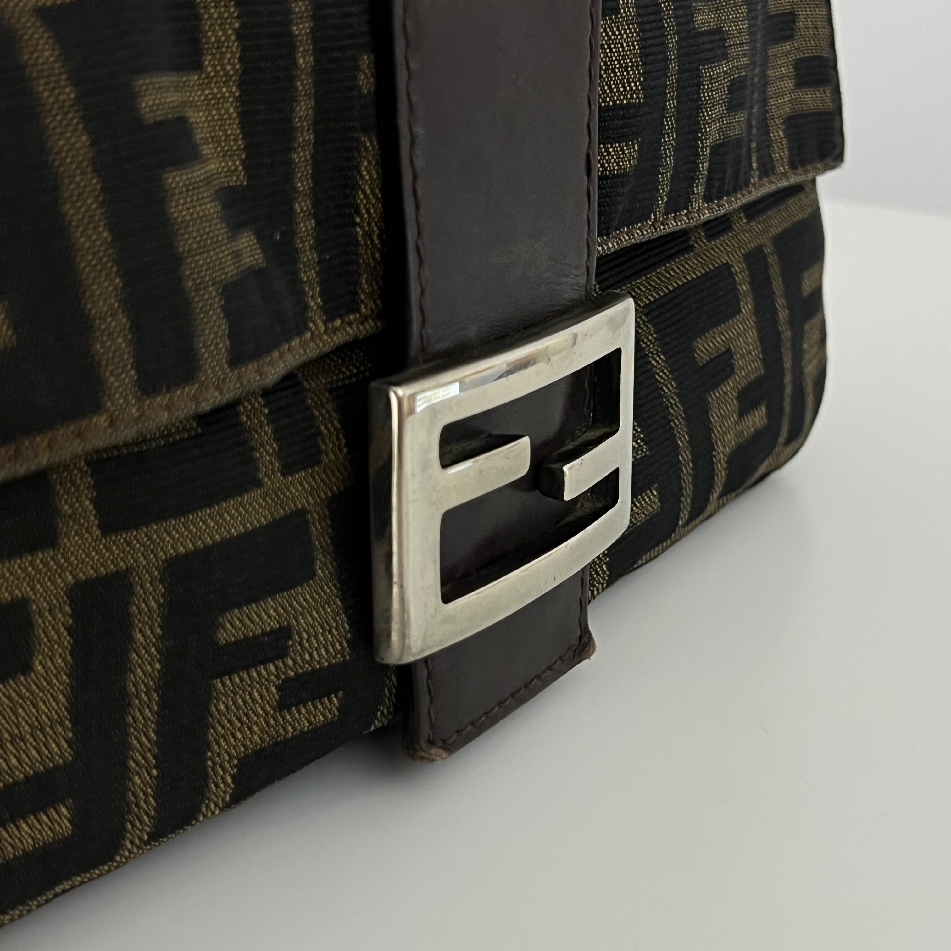 FENDI Baguette handbag in brown canvas and leather