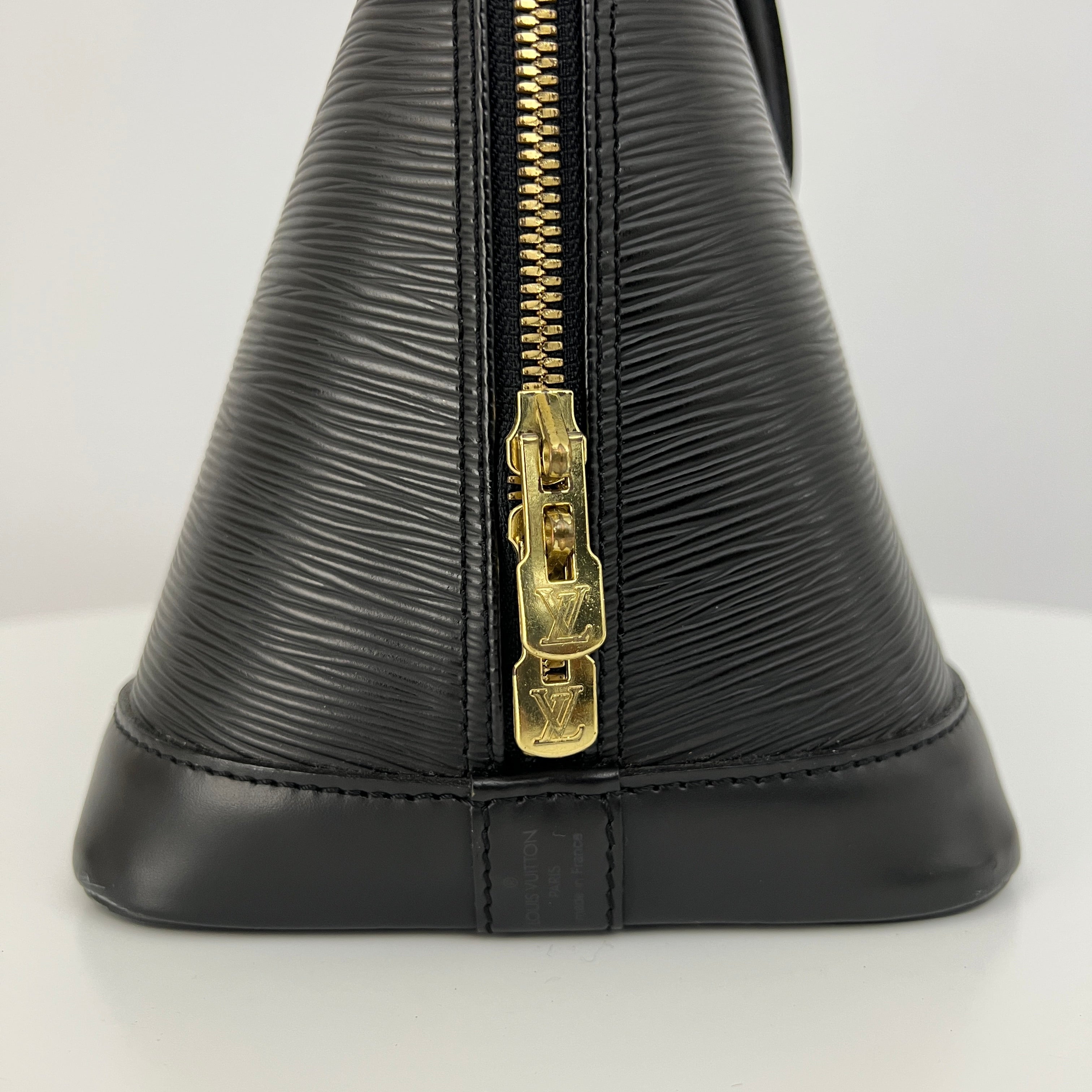 LOUIS VUITTON Alma PM handbag in black Epi leather