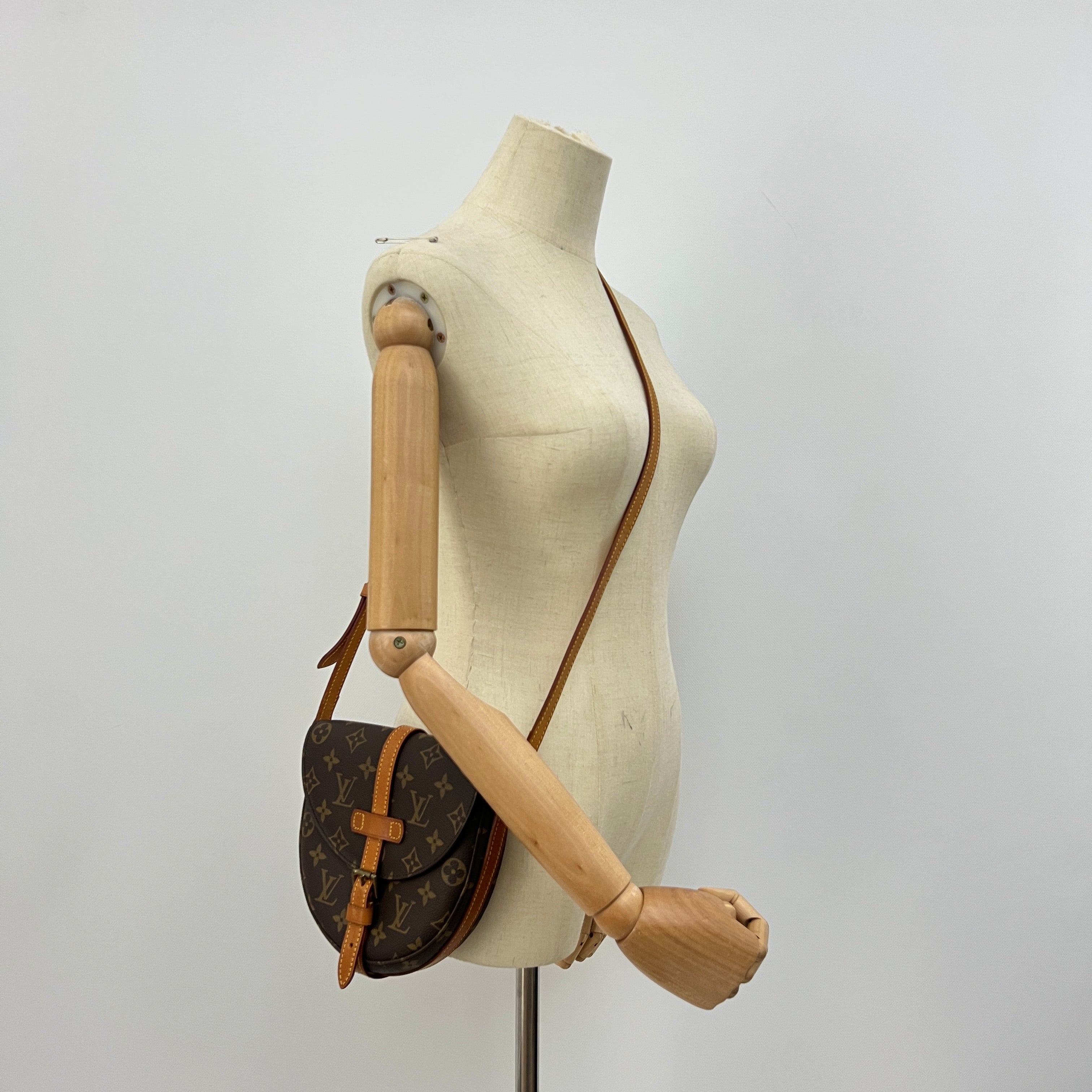 LOUIS VUITTON Chantilly PM handbag in brown canvas and leather