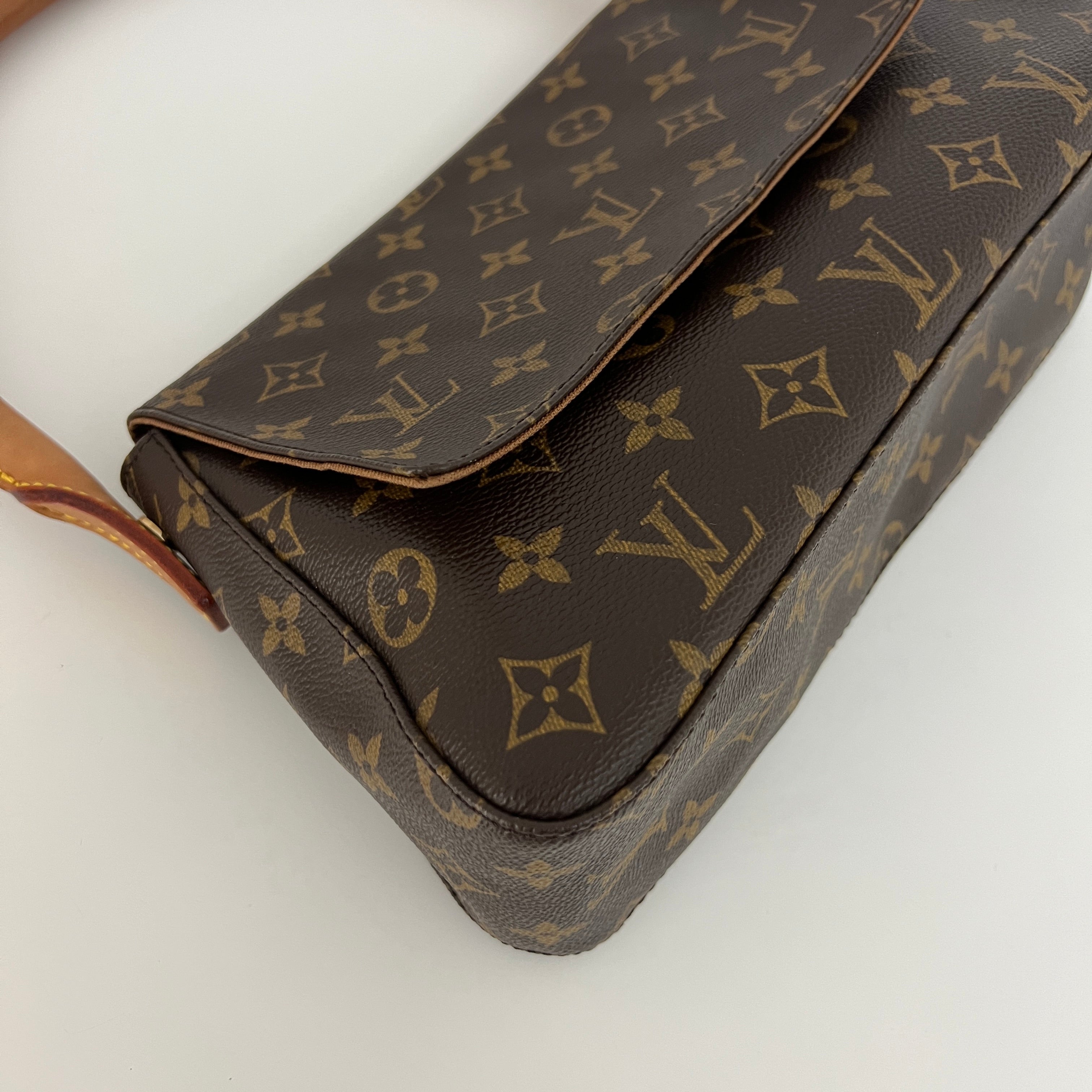 LOUIS VUITTON Looping PM handbag in brown canvas and leather