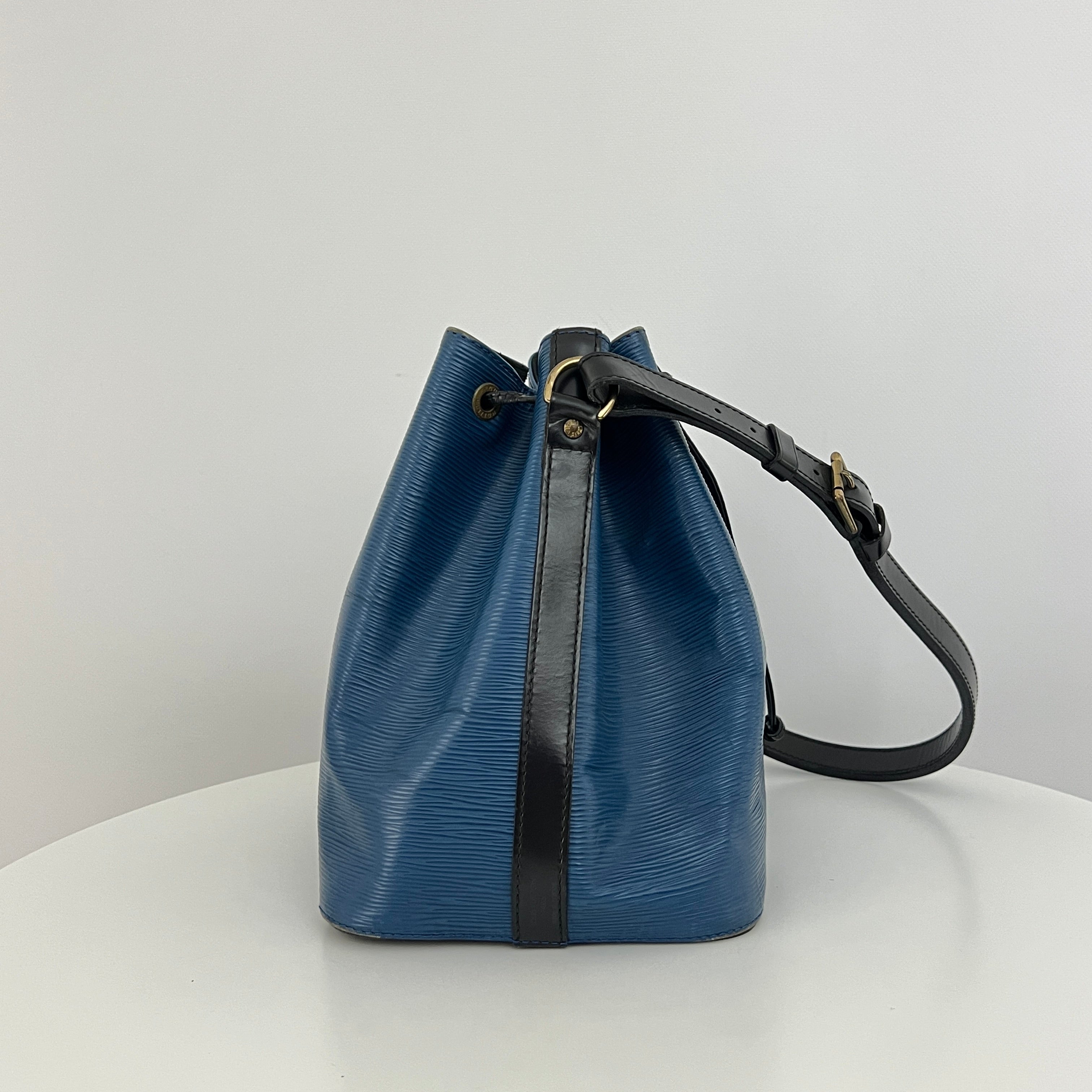 Sac LOUIS VUITTON Noé Petit cuir épi bleu