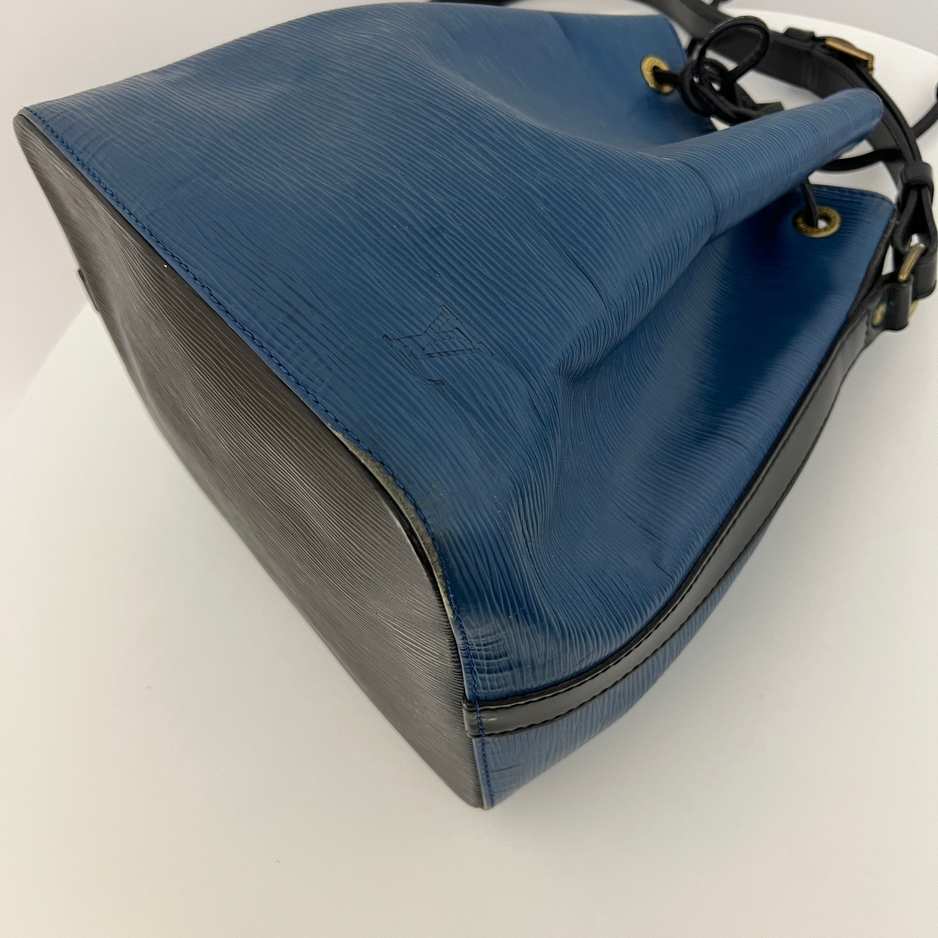 Sac LOUIS VUITTON Noé Petit cuir épi bleu
