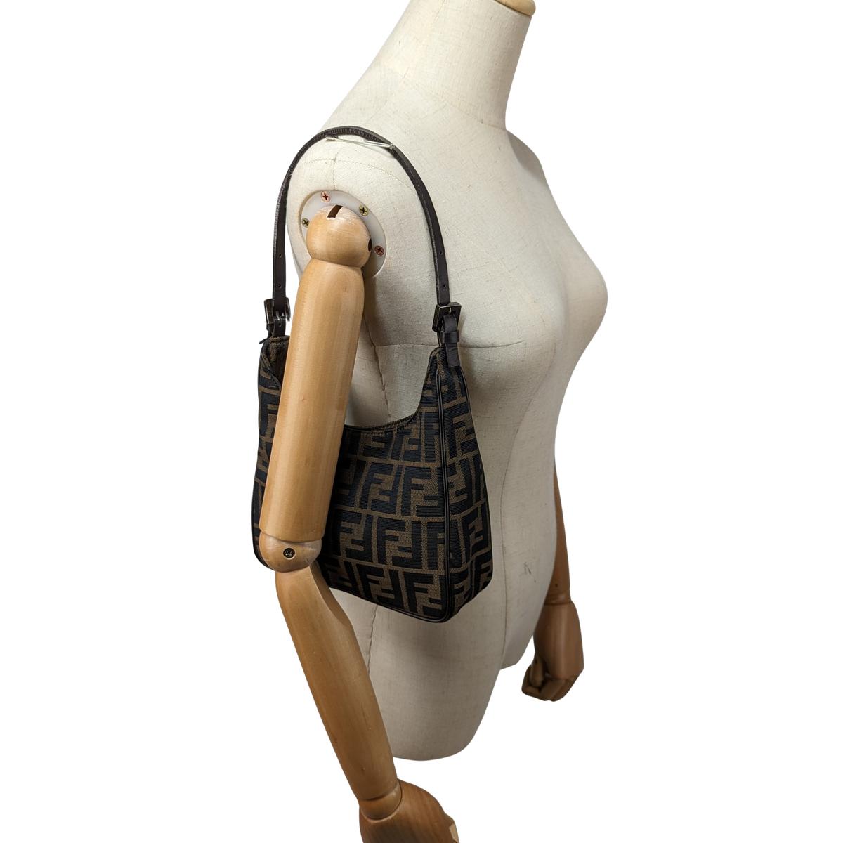 Sac à main FENDI Hobo Zucca toile et cuir Marron