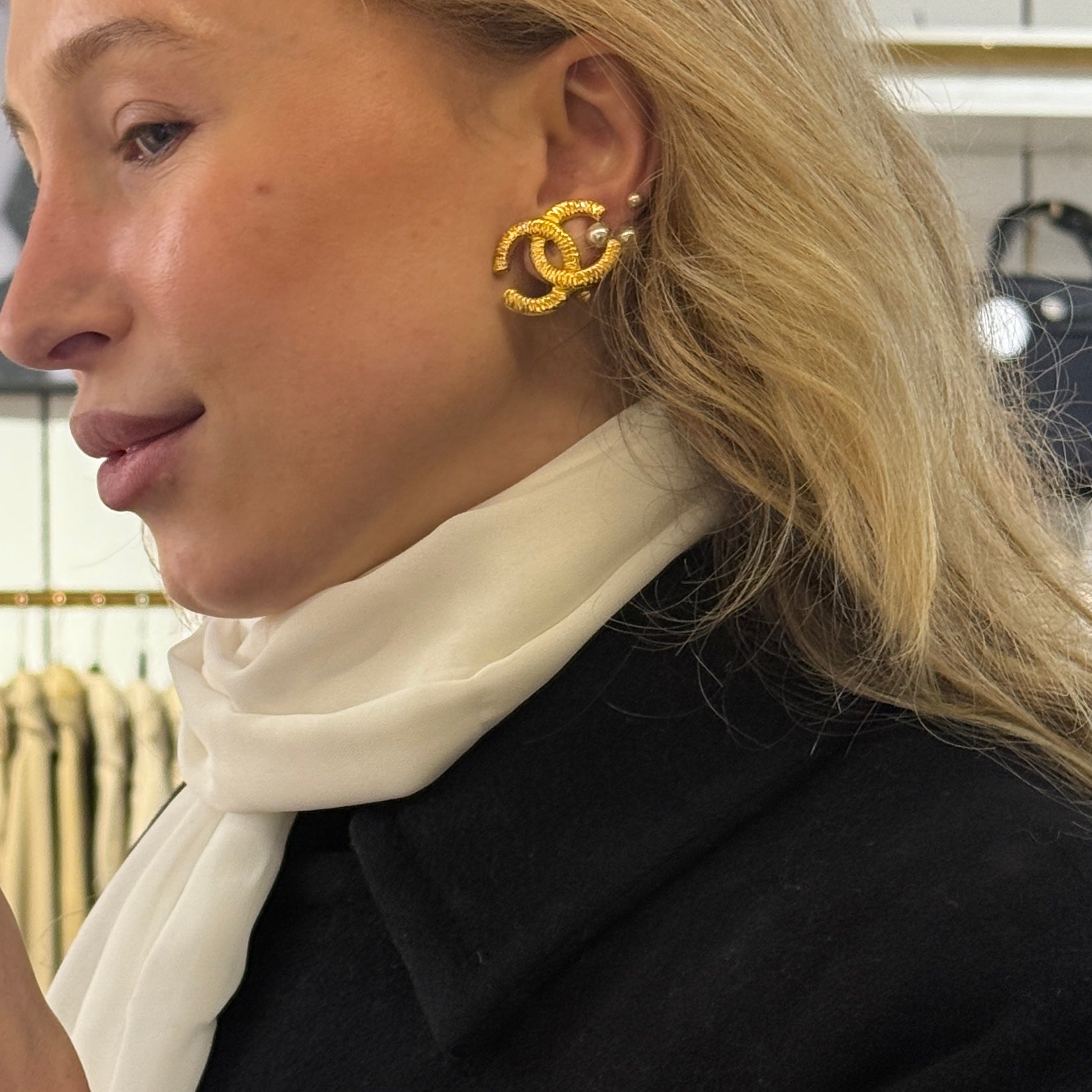 Boucles d'oreilles CHANEL CC Clip On