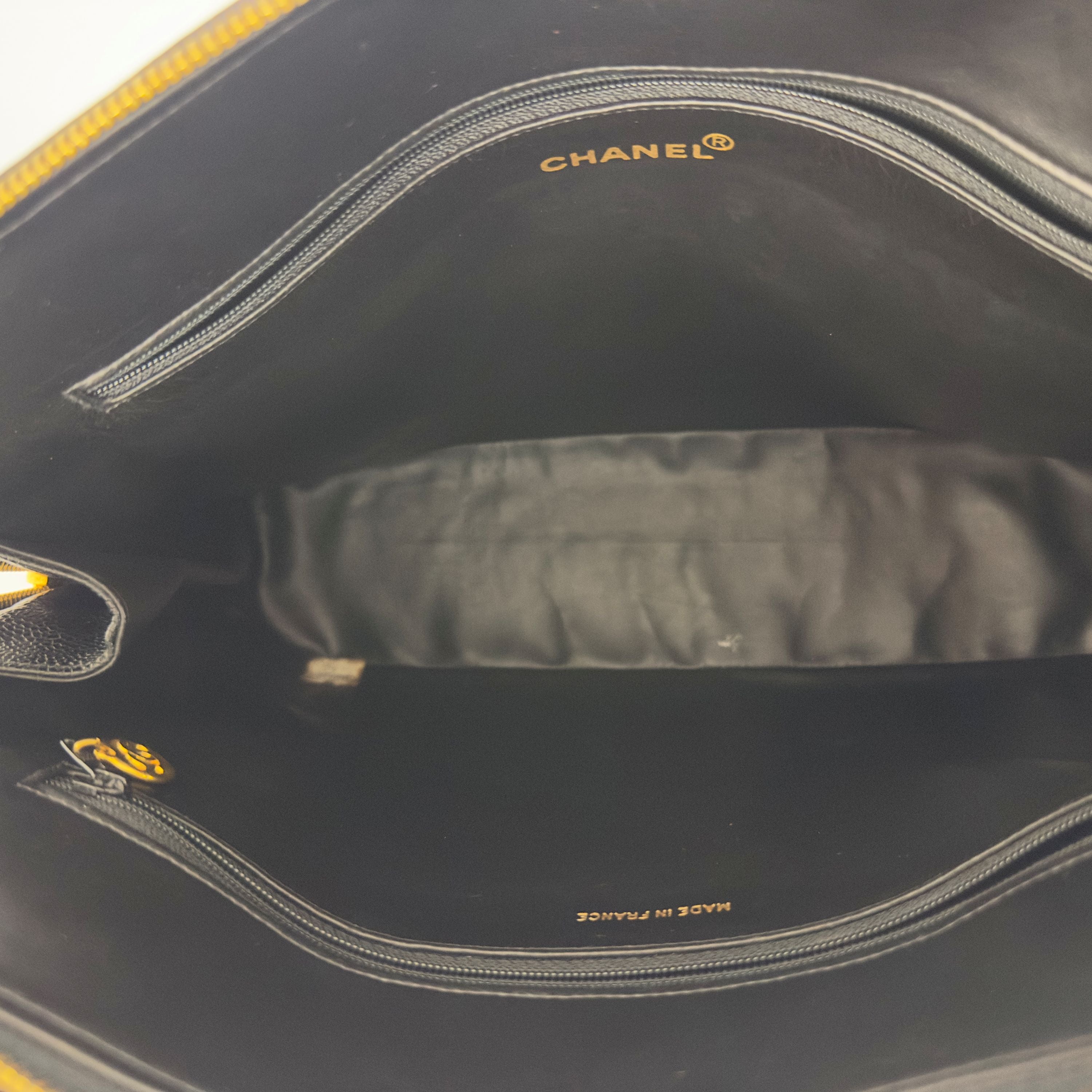 Sac à main CHANEL Tote Coco Mark cuir caviar noir