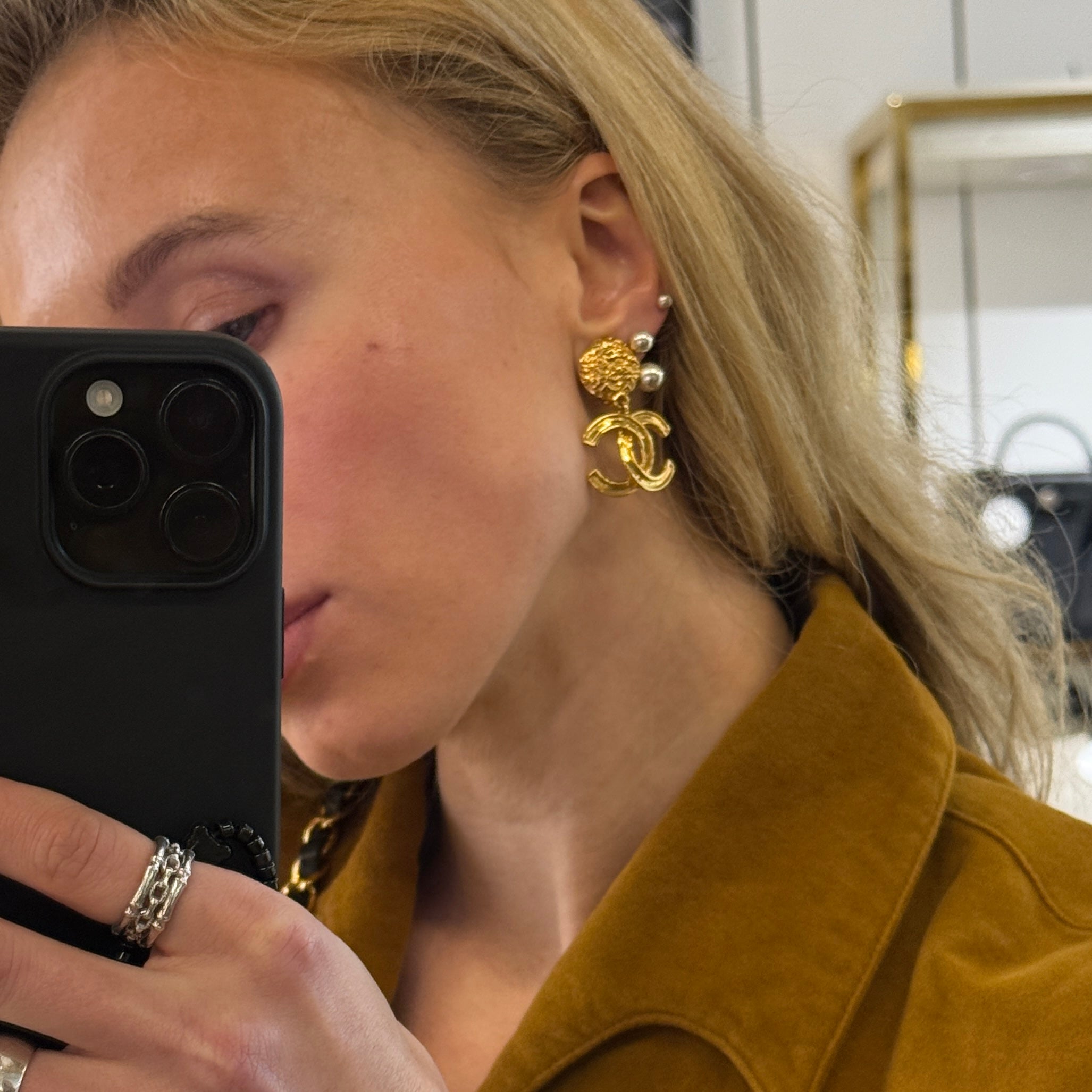 Boucles d'oreilles CHANEL CC Clip On