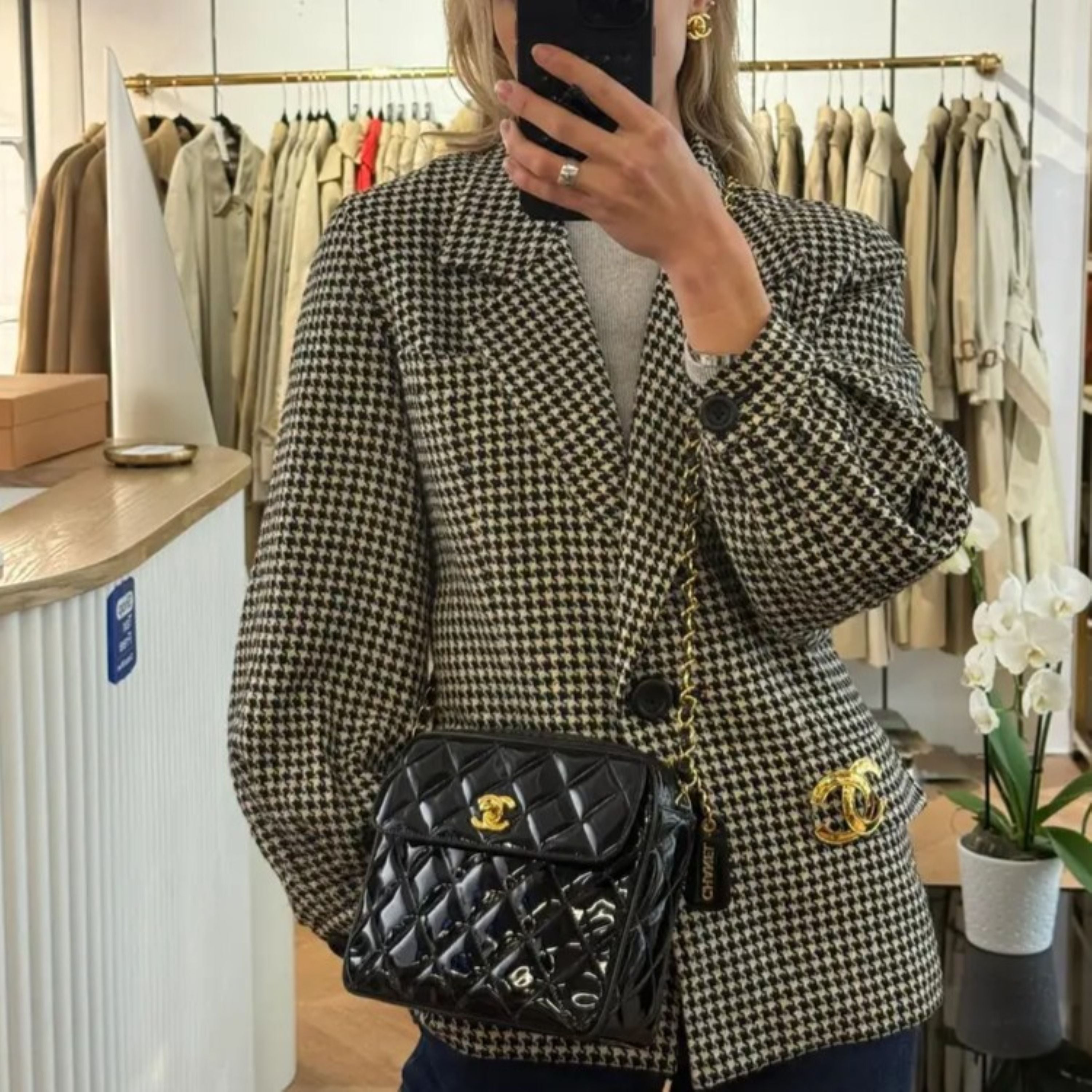 Sac à main CHANEL Caméra cuir verni noir