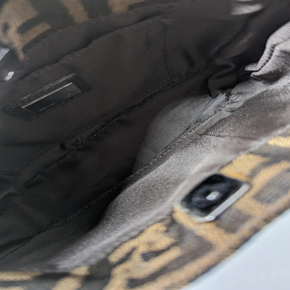 Sac à main FENDI Hobo Zucca toile et cuir Marron