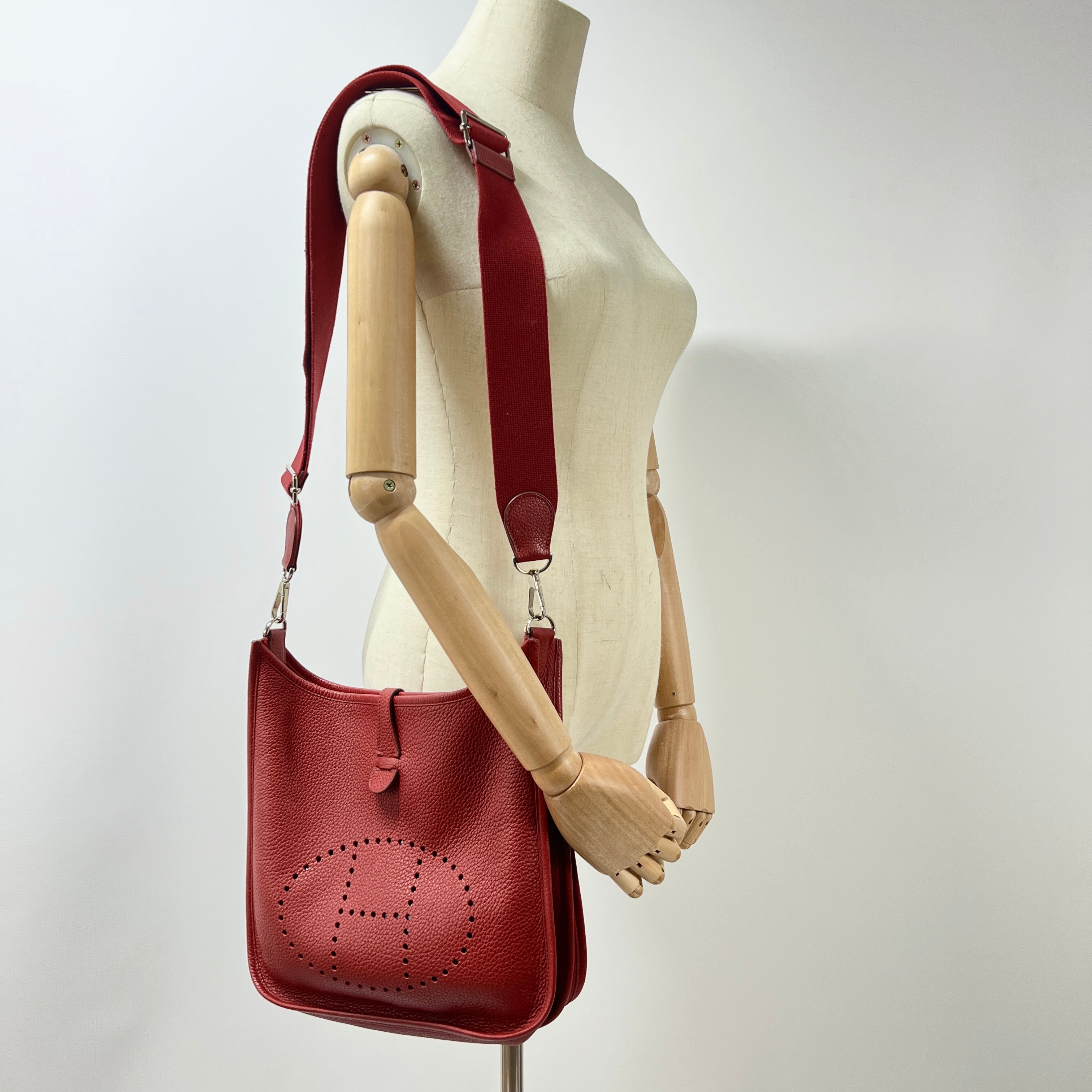 Sac à main HERMÈS Evelyne lll cuir rouge