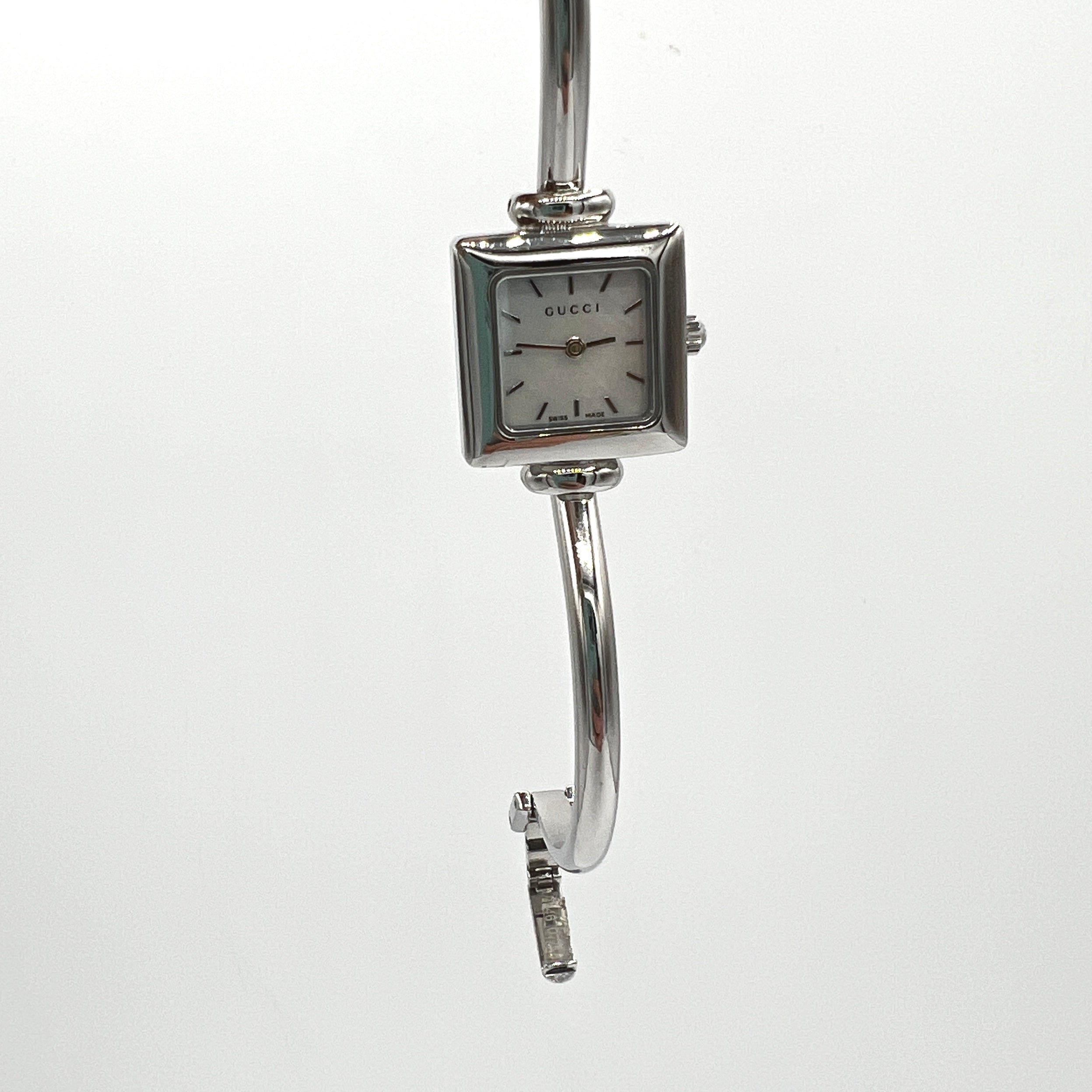 Montre GUCCI 1900 L acier Argenté