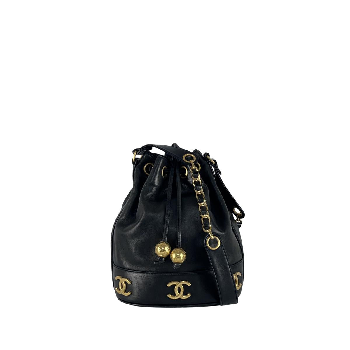 Sac à main CHANEL Seau cuir noir