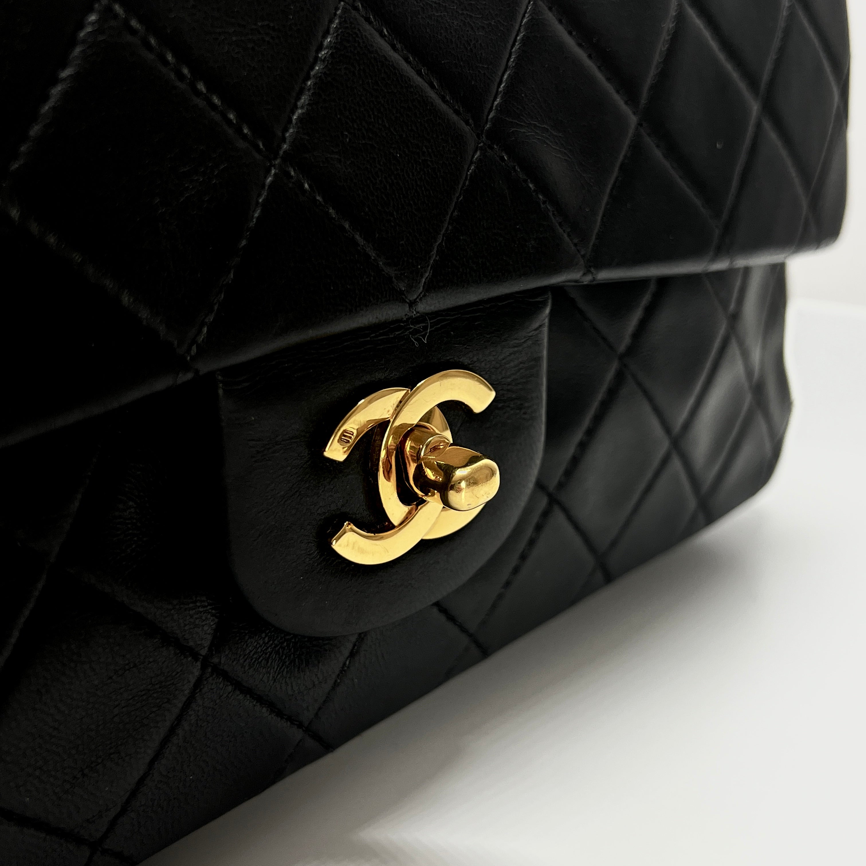 Sac à main CHANEL Timeless classique medium double flap cuir noir