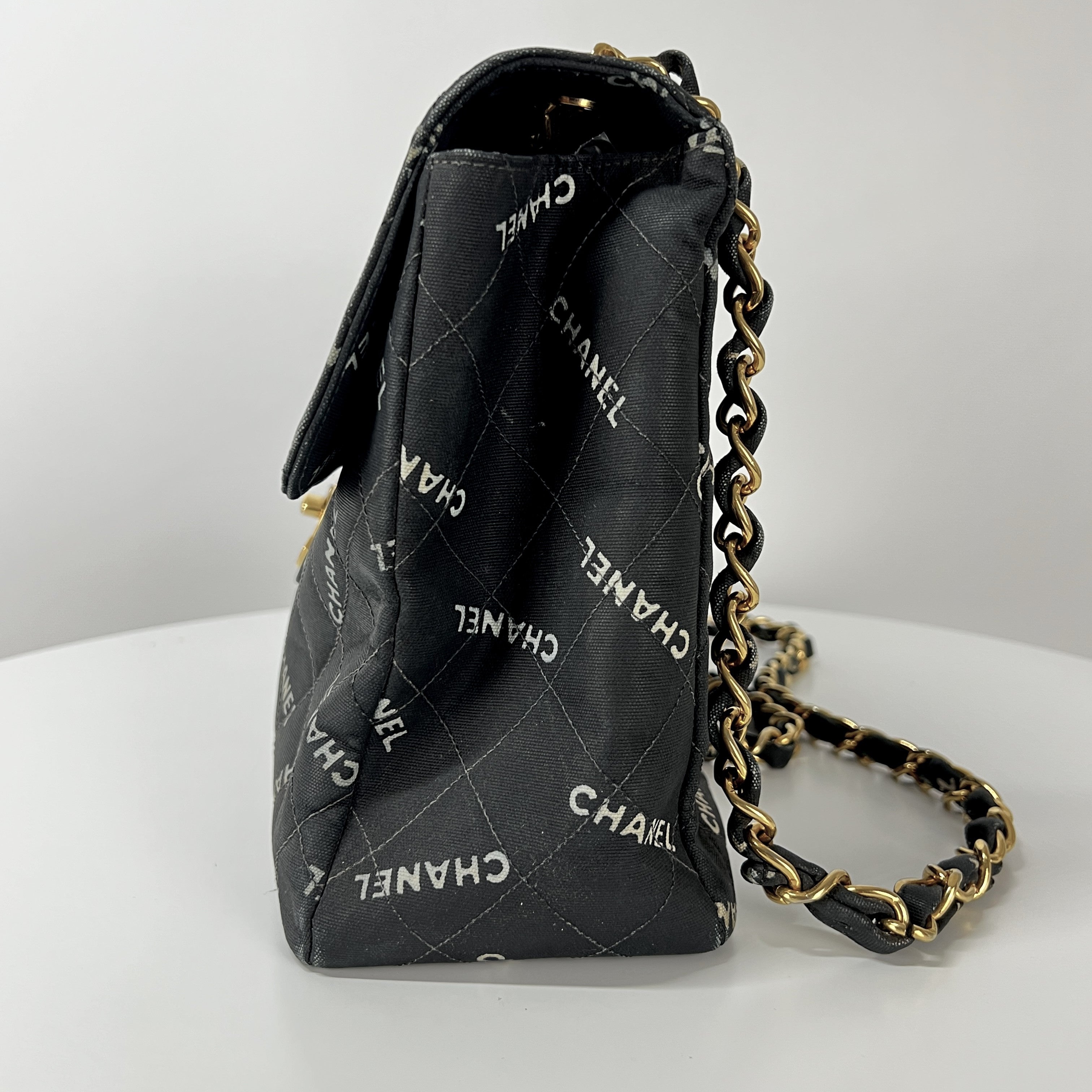 Sac à main CHANEL Jumbo toile  noir