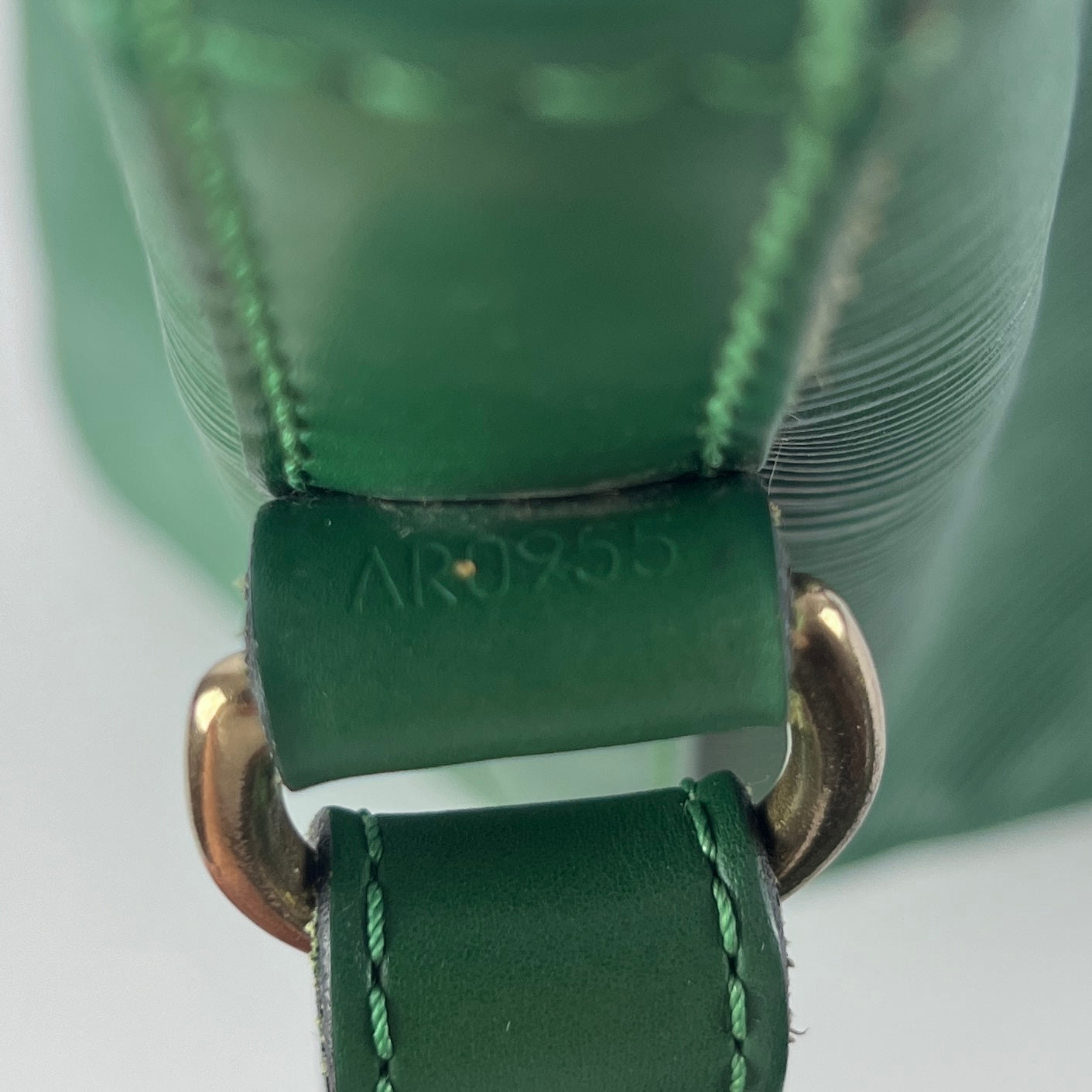 Sac à main LOUIS VUITTON Noé cuir épi vert