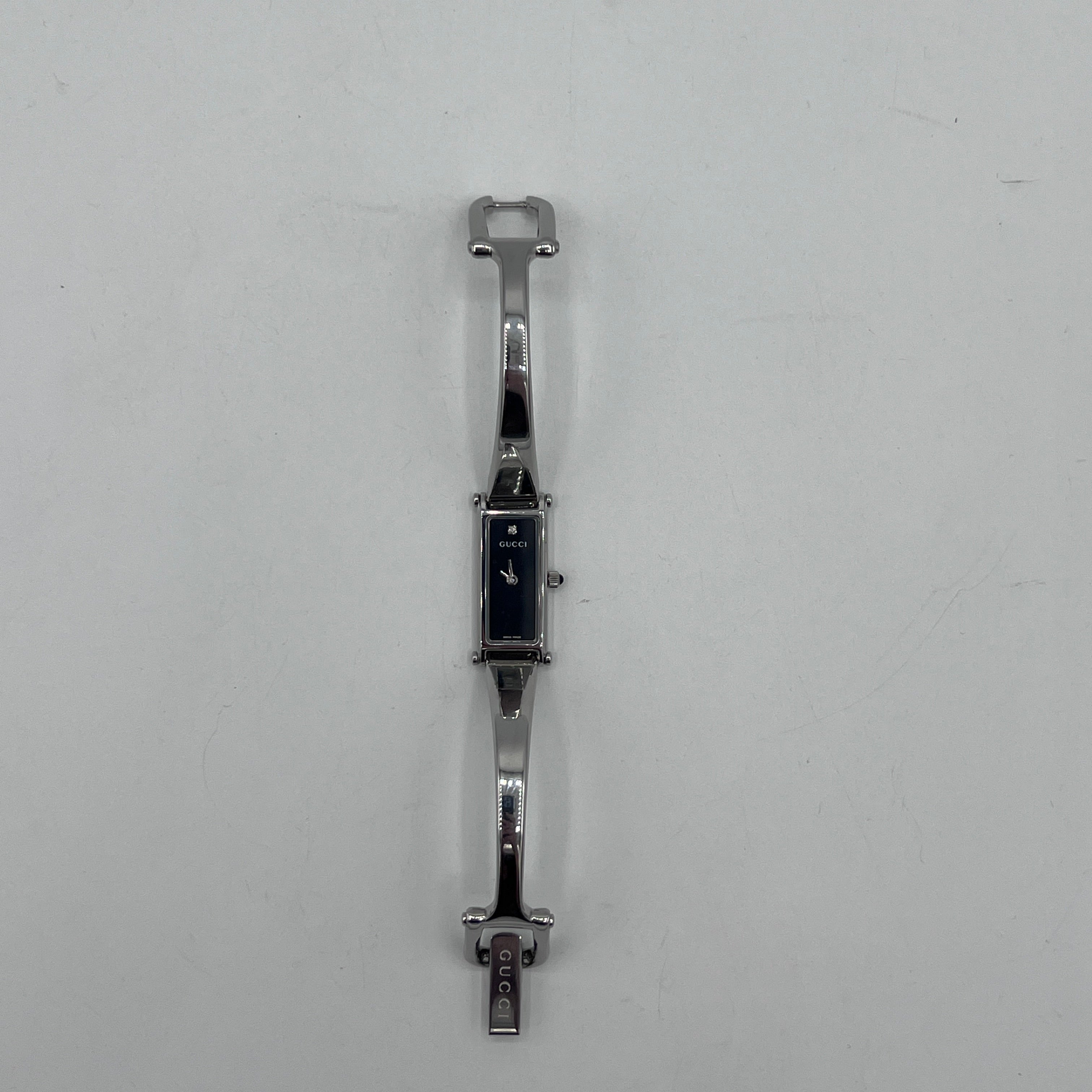 Montre GUCCI 1500 L acier Argenté