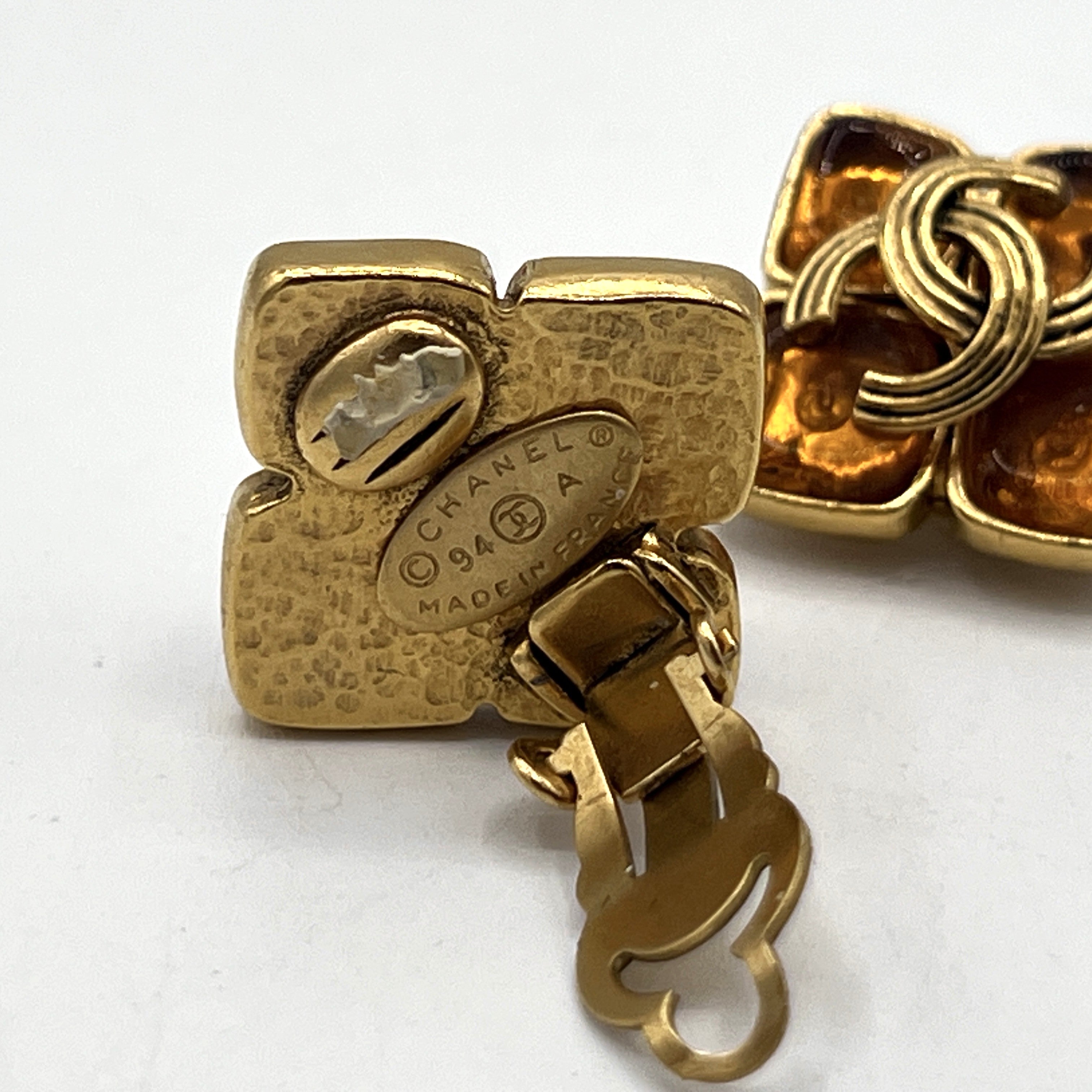 Boucles d'oreilles CHANEL CC Clip On métal doré