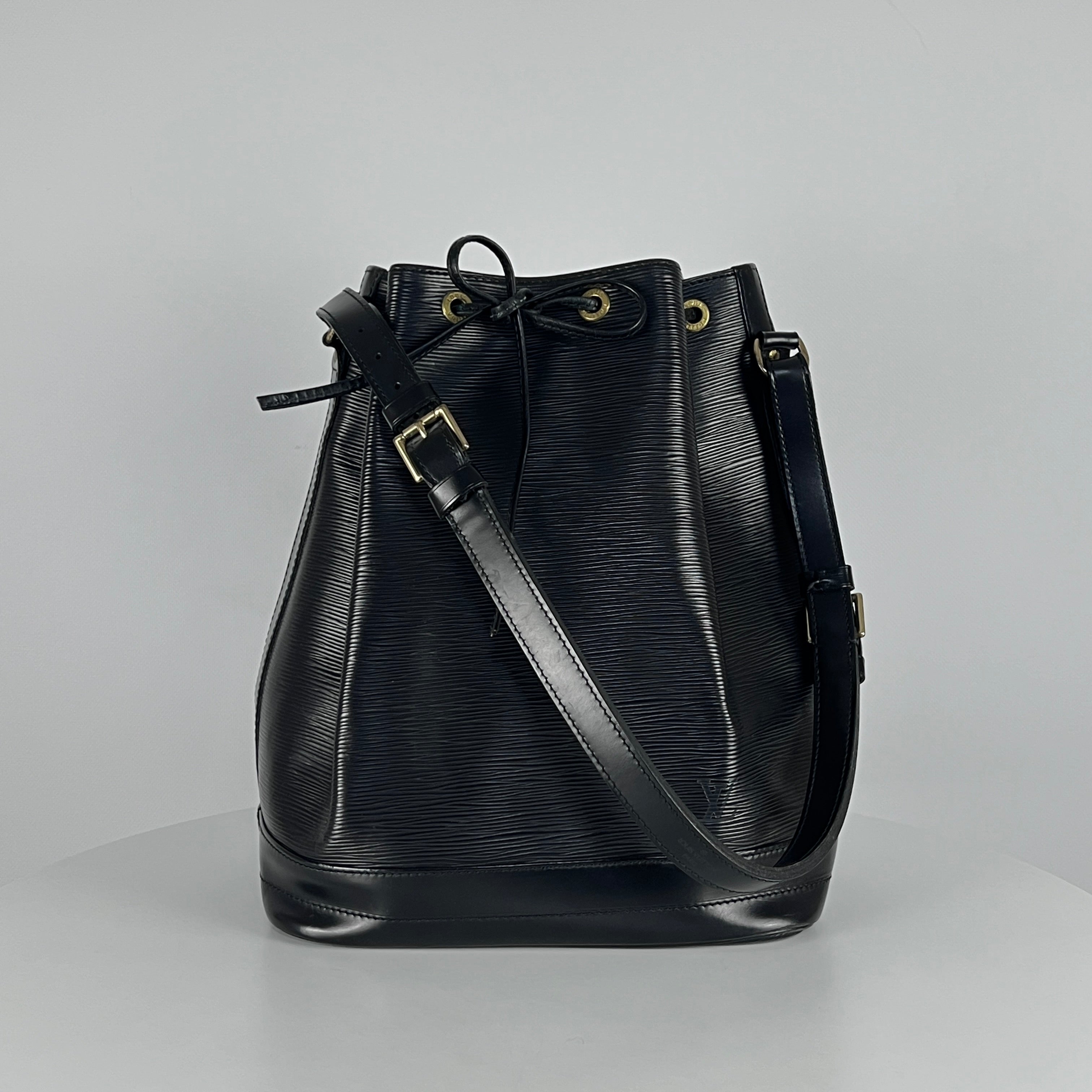 Sac à main LOUIS VUITTON Noé cuir noir