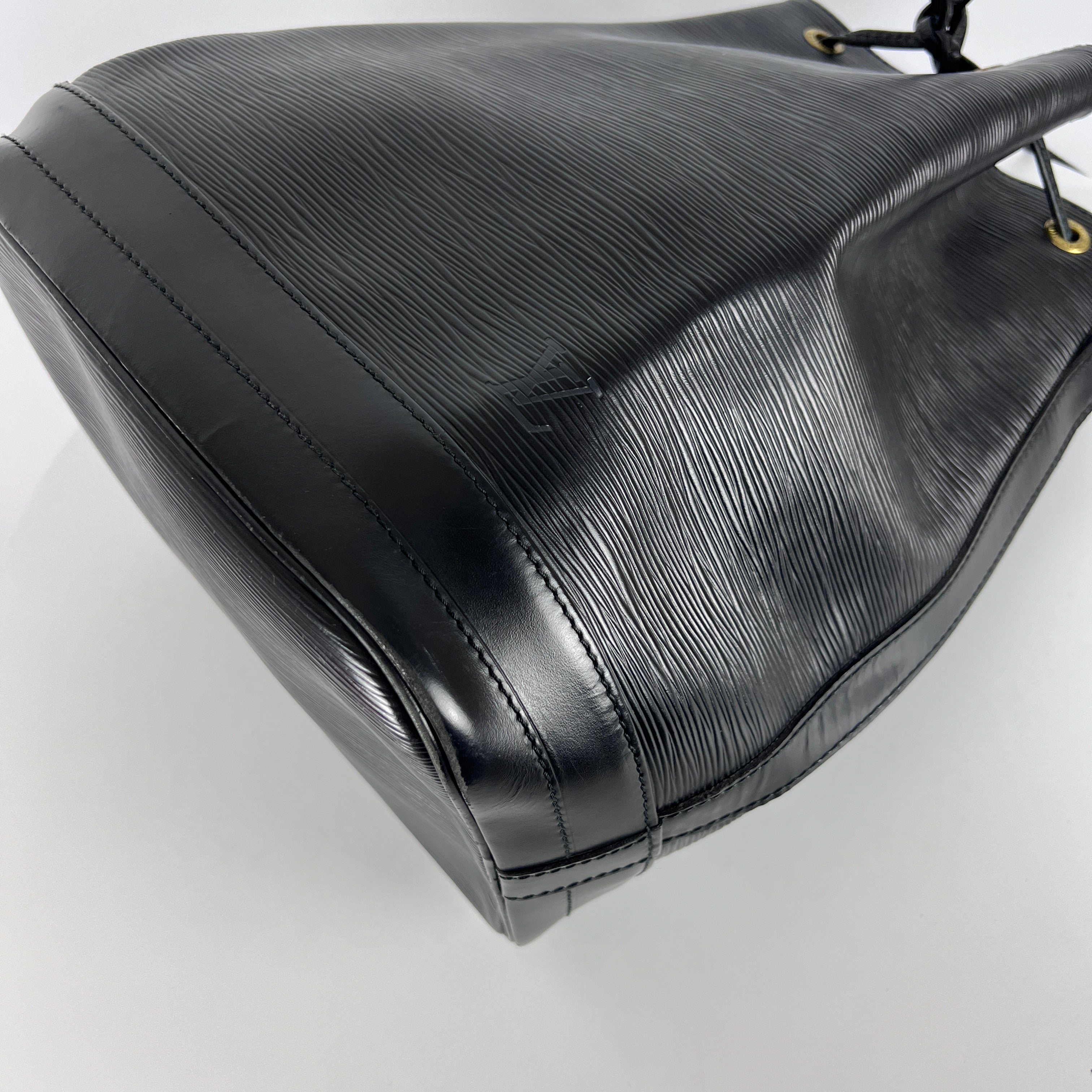 Sac à main LOUIS VUITTON Noé cuir noir