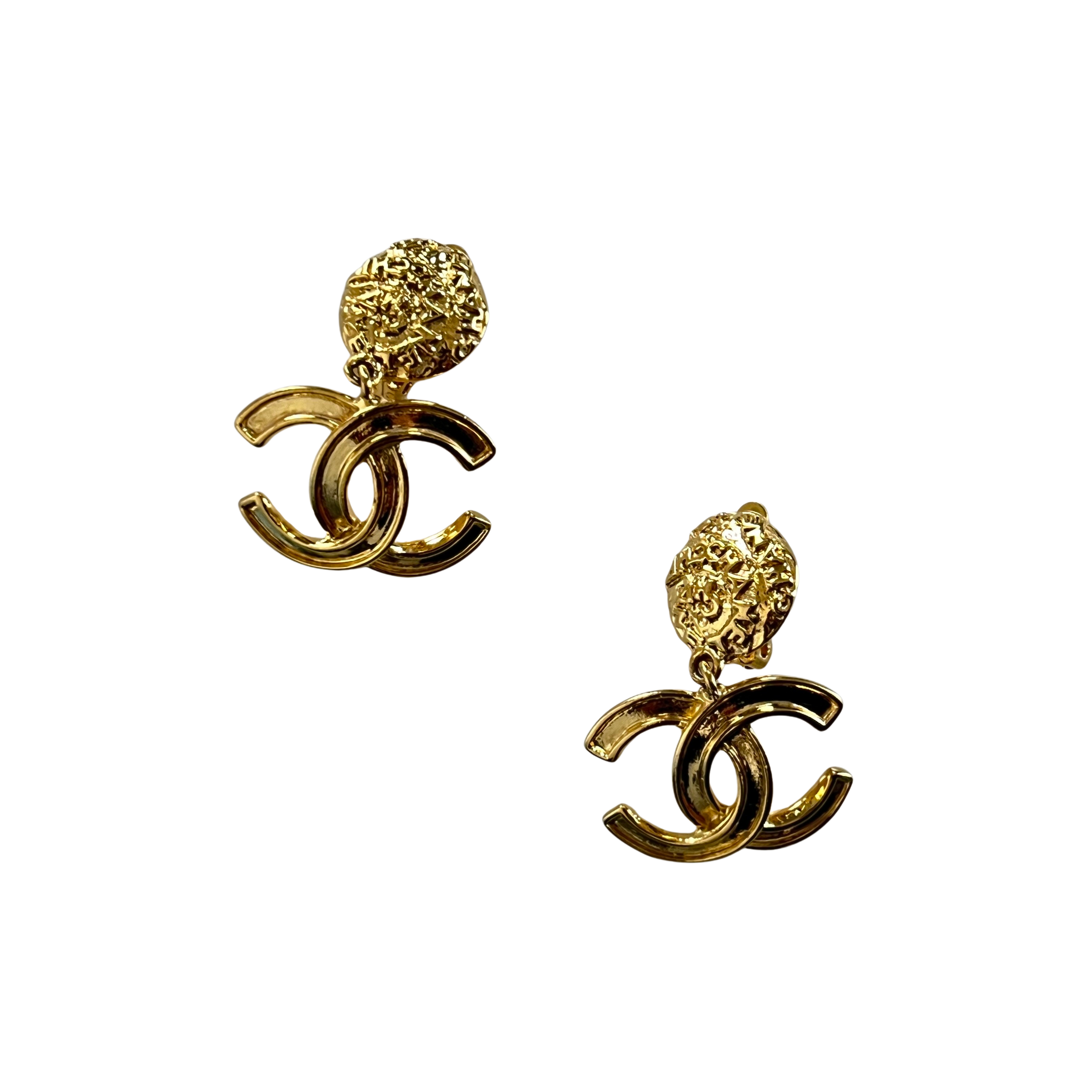 Boucles d'oreilles CHANEL CC Clip On métal doré