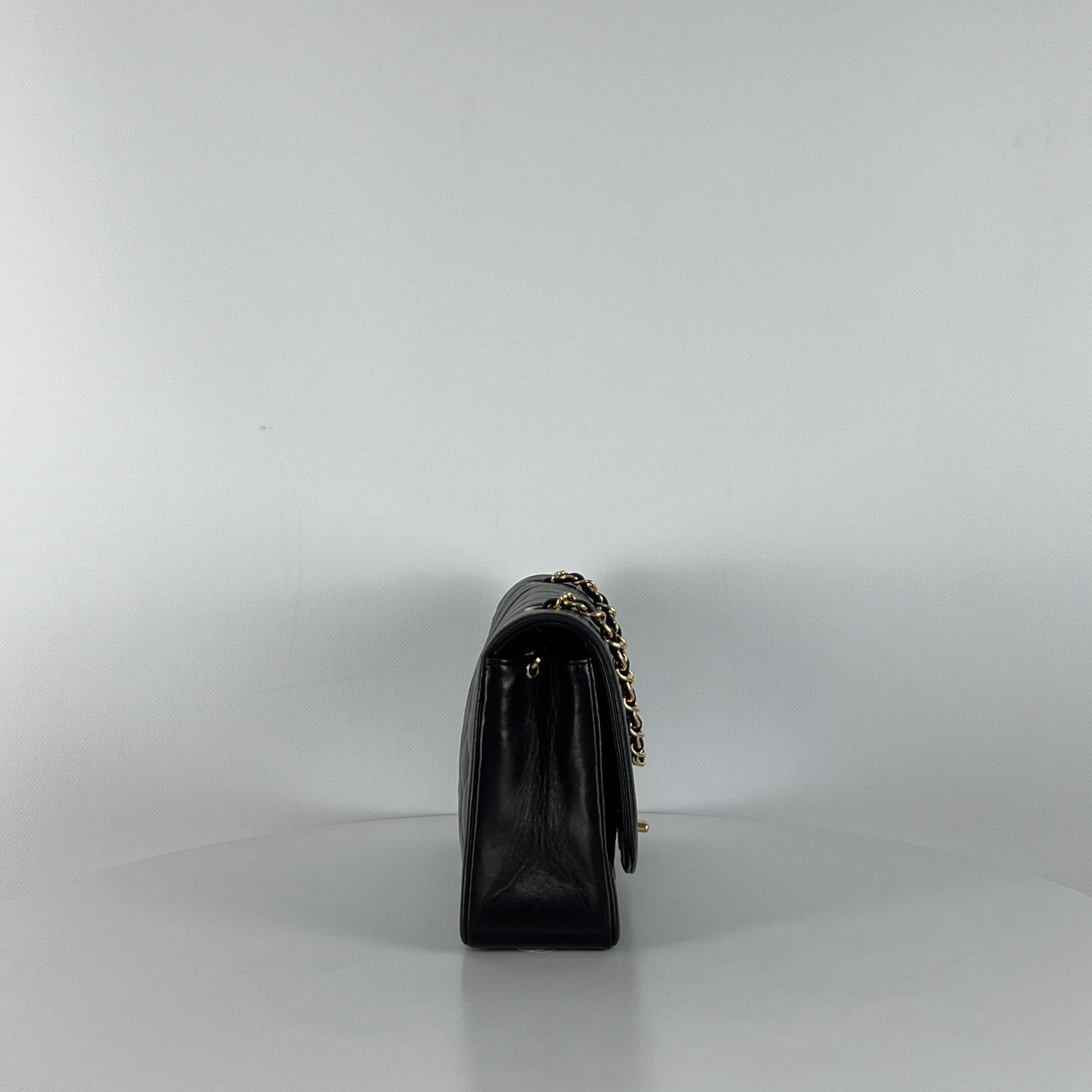 Sac à main CHANEL Diana cuir noir