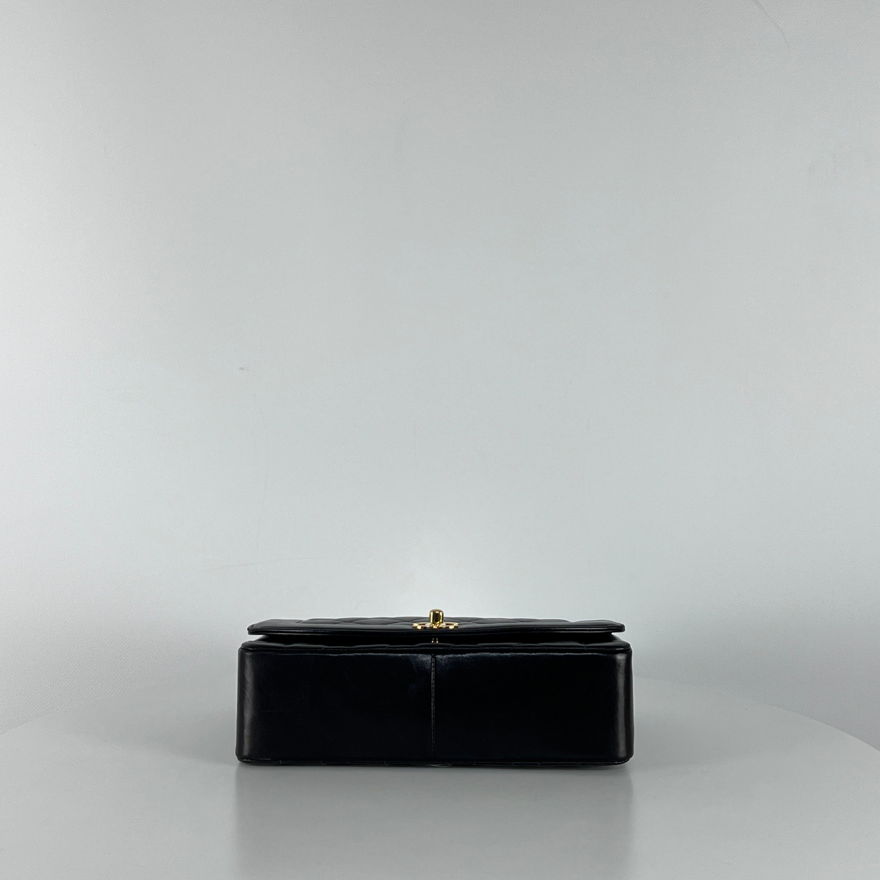 Sac à main CHANEL Diana cuir noir