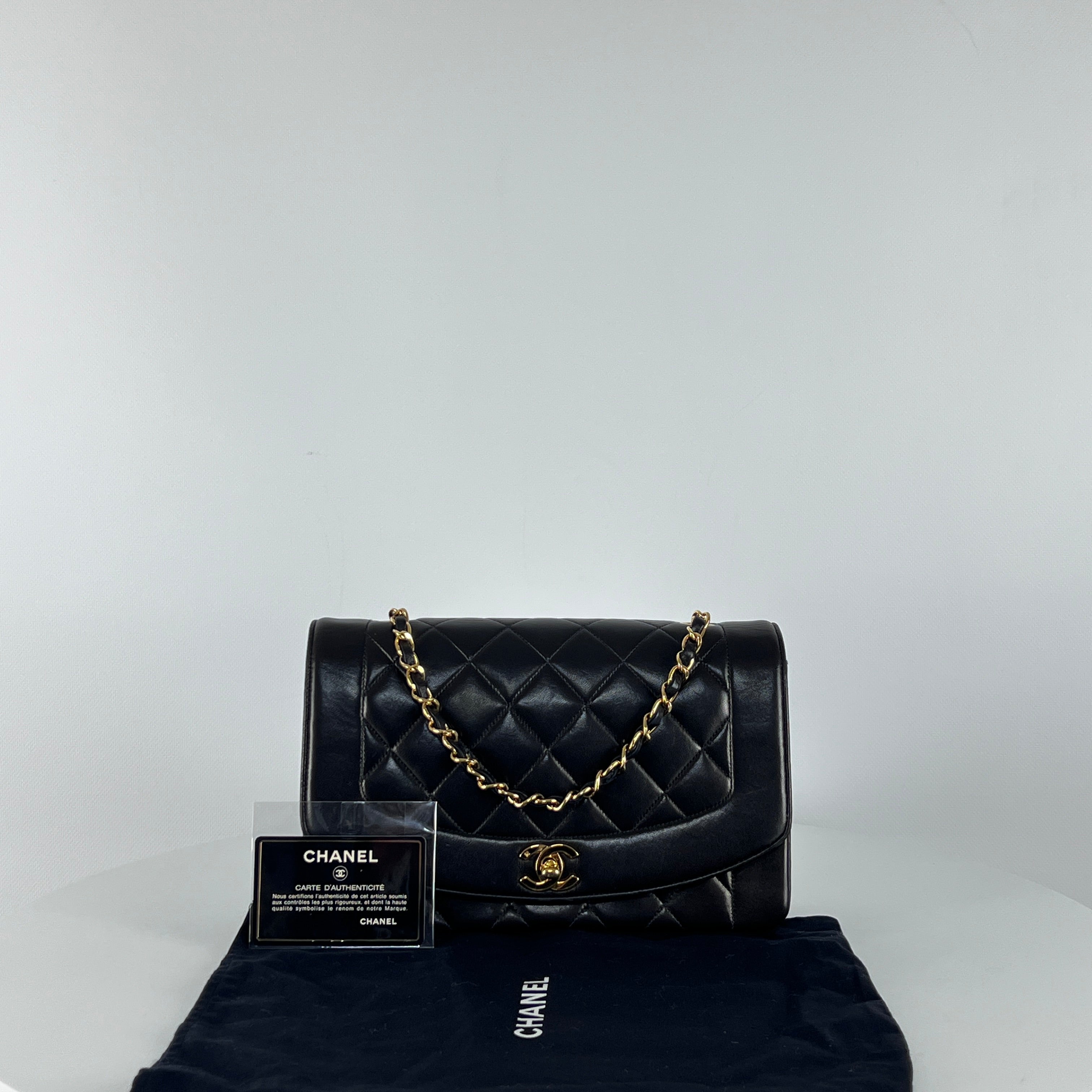 Sac à main CHANEL Diana cuir noir