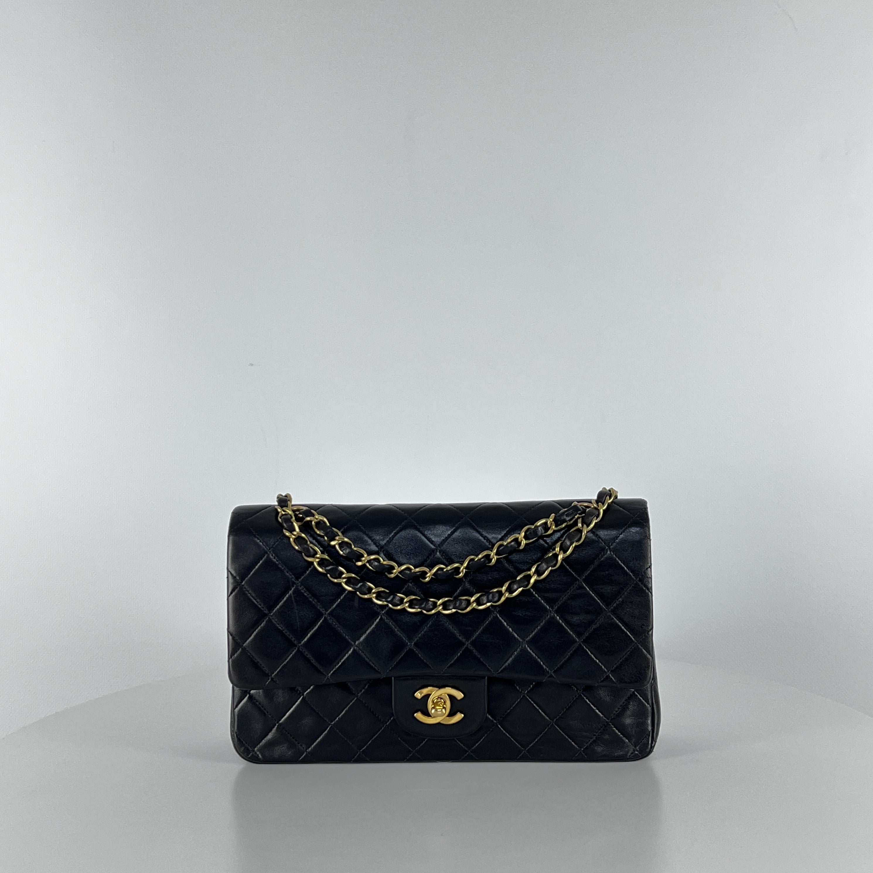 Sac à main CHANEL Timeless Classique Medium cuir noir