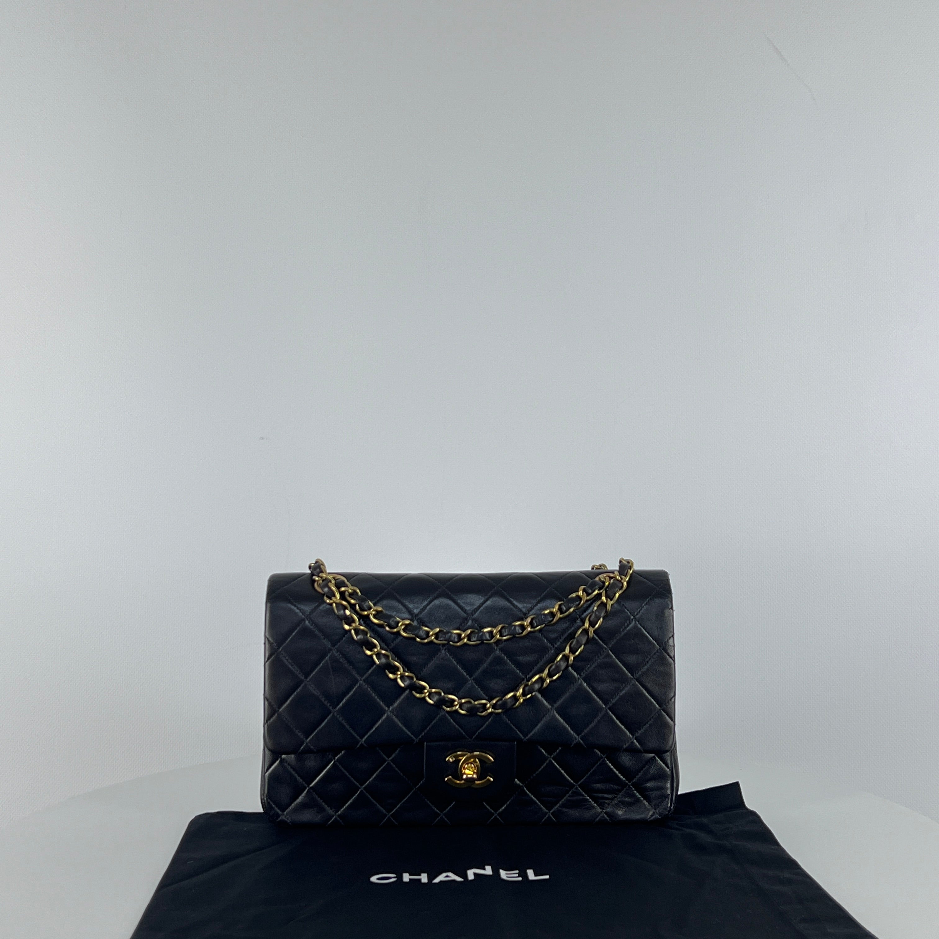 Sac à main CHANEL Timeless Classique Medium cuir noir