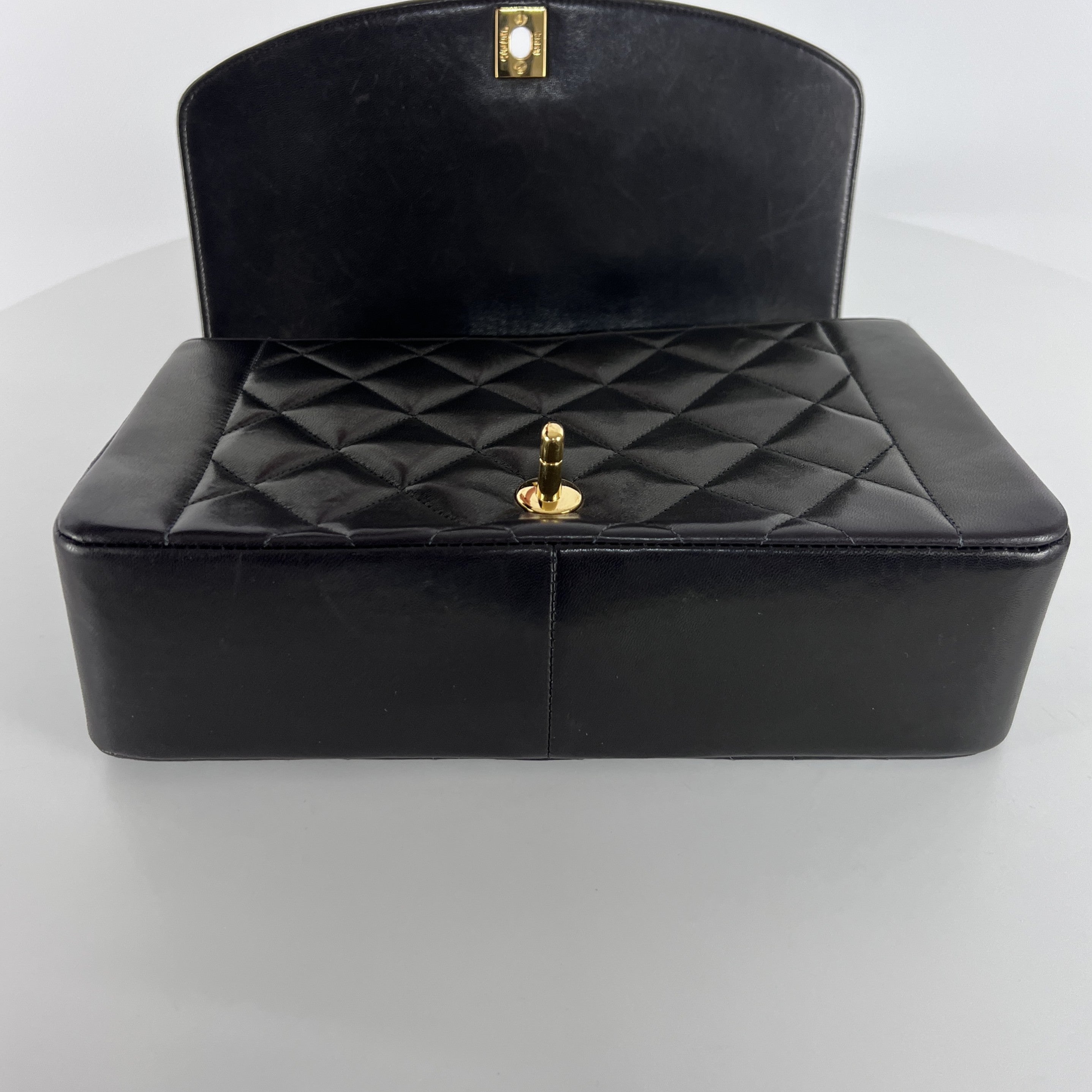 Sac à main CHANEL Diana cuir noir
