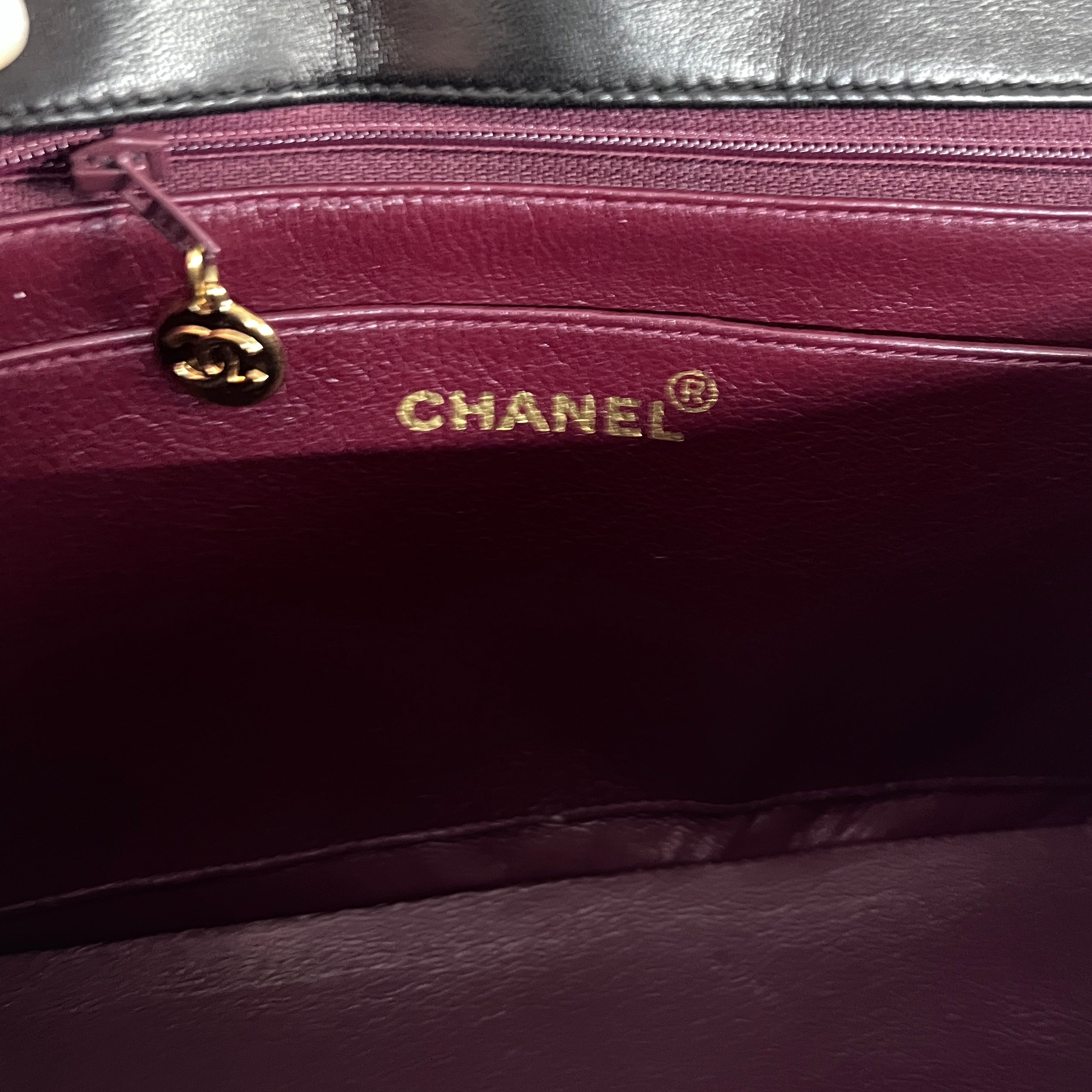 Sac à main CHANEL Diana cuir noir