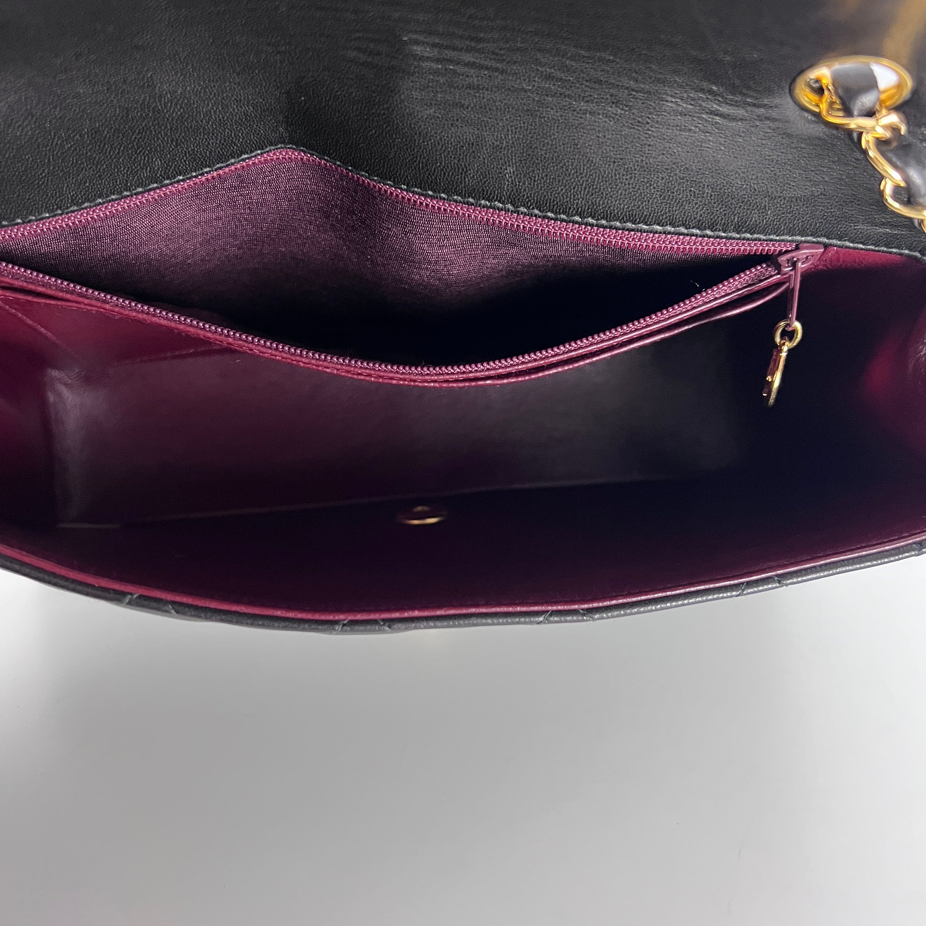 Sac à main CHANEL Diana cuir noir