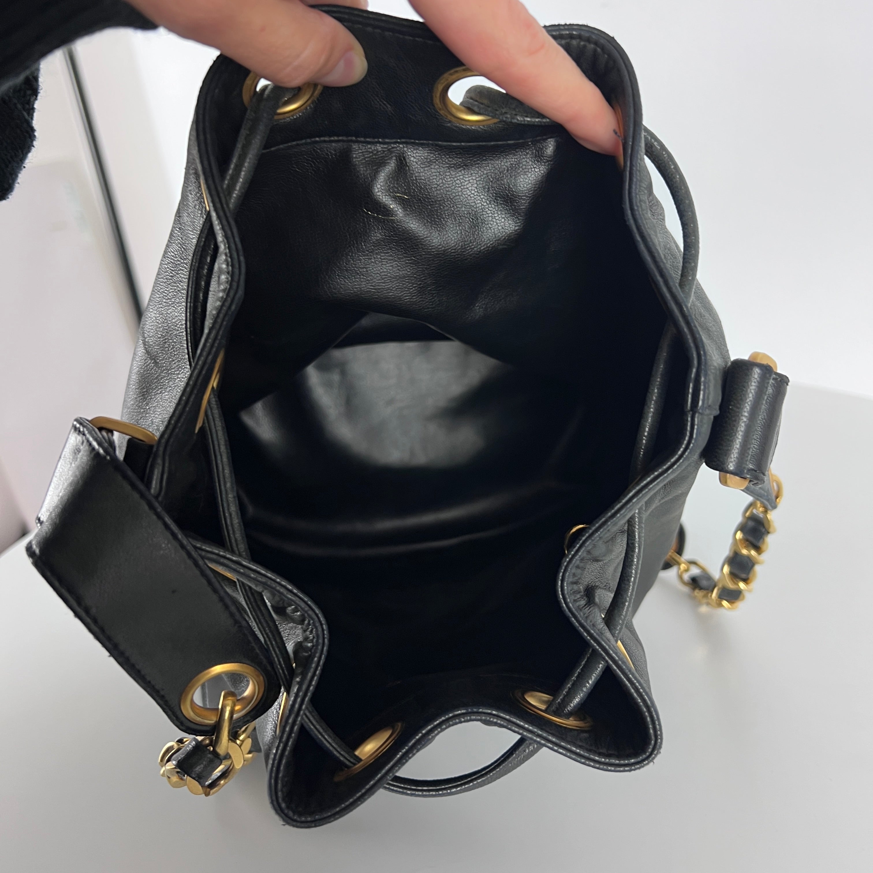 Sac à main CHANEL Médaillon cuir noir