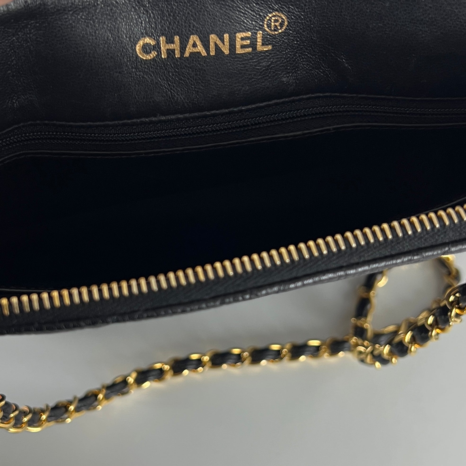 Sac à main CHANEL Shopping cuir noir