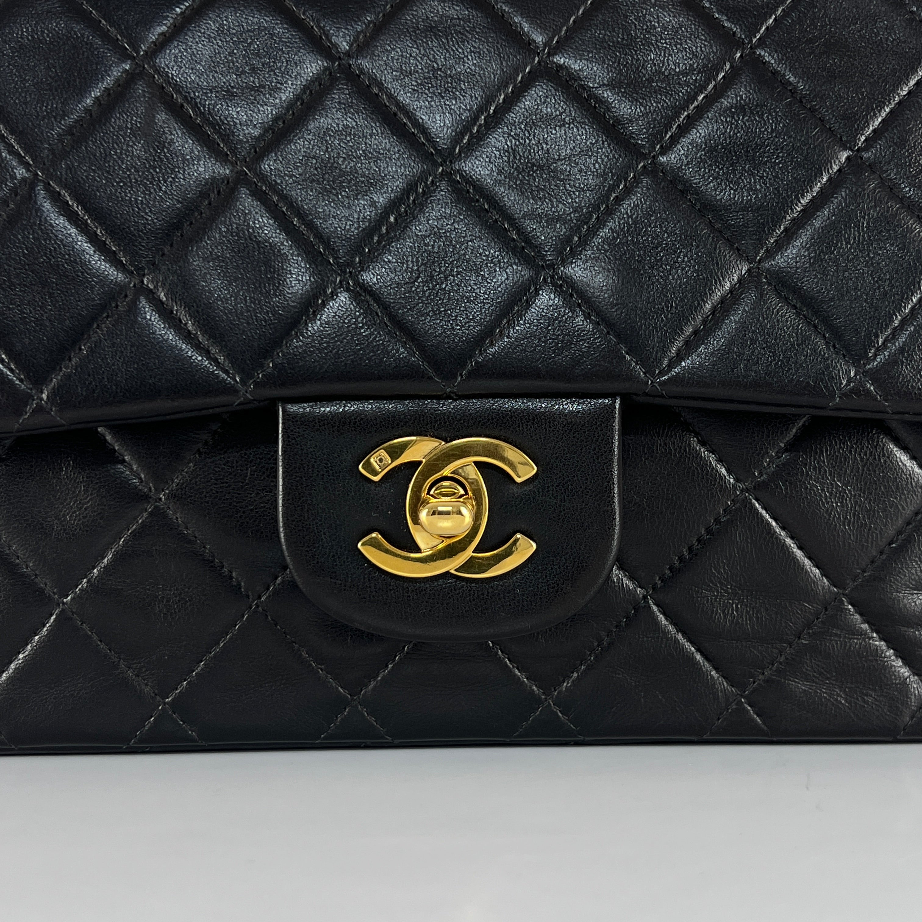 Sac à main CHANEL Timeless Classique Medium cuir noir