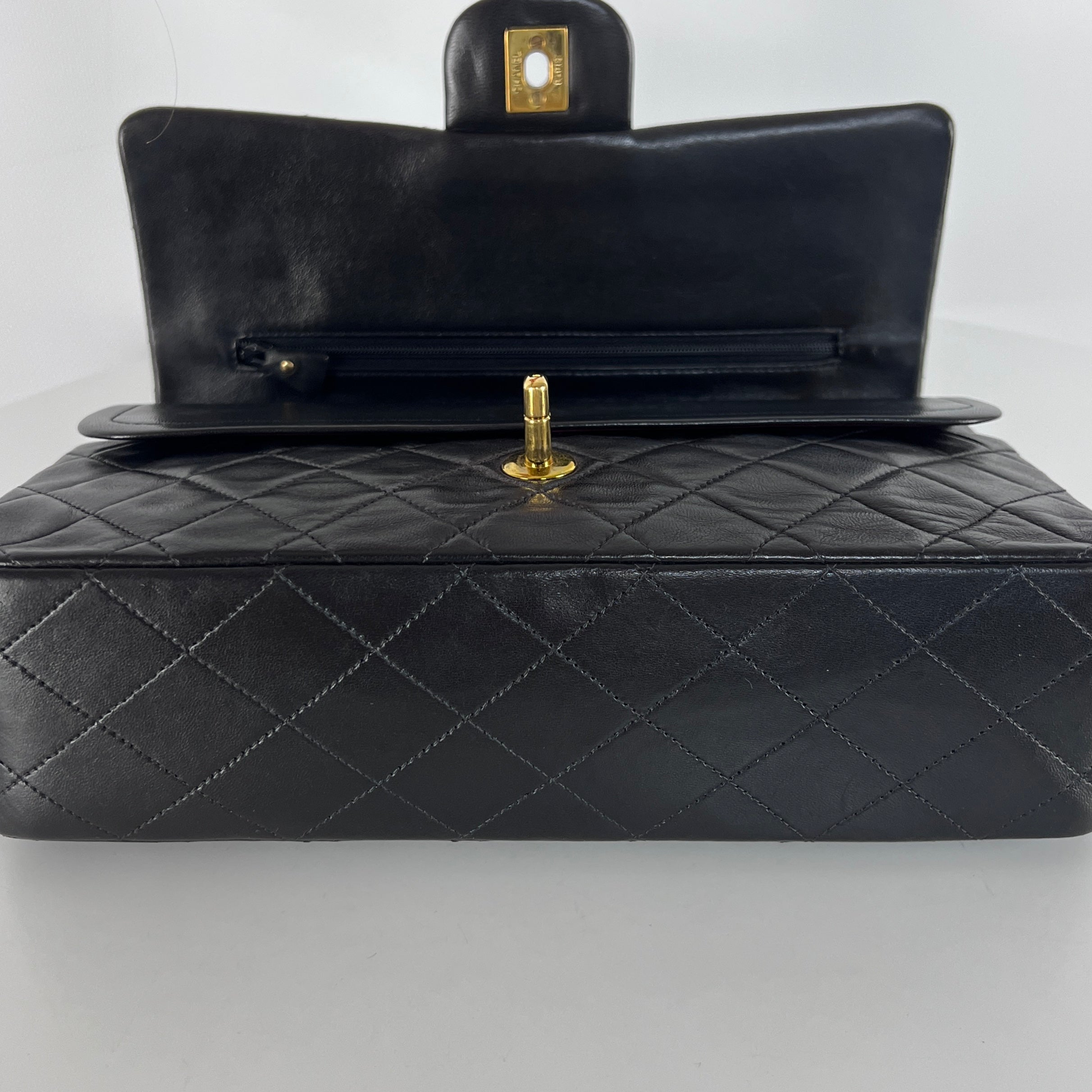 Sac à main CHANEL Timeless Classique Medium cuir noir